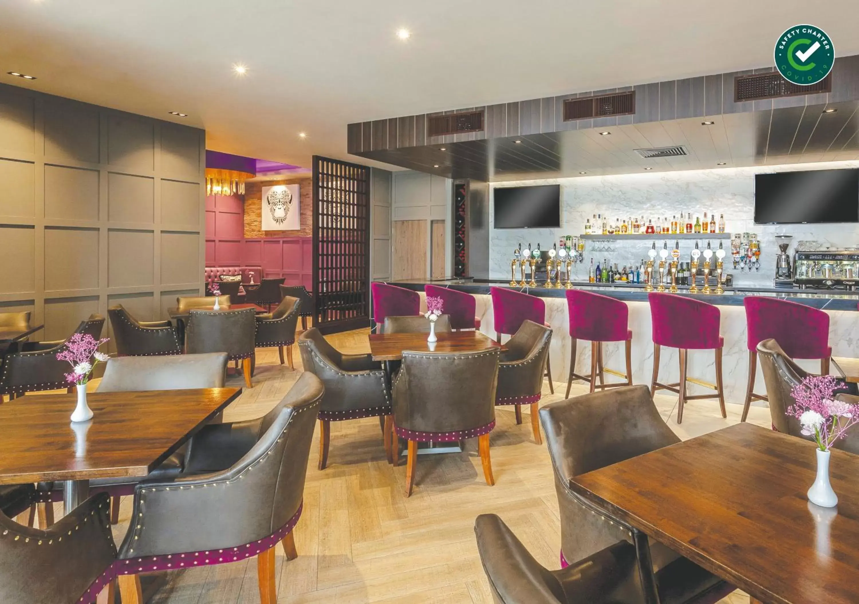 Lounge or bar, Restaurant/Places to Eat in Athlone Springs Hotel