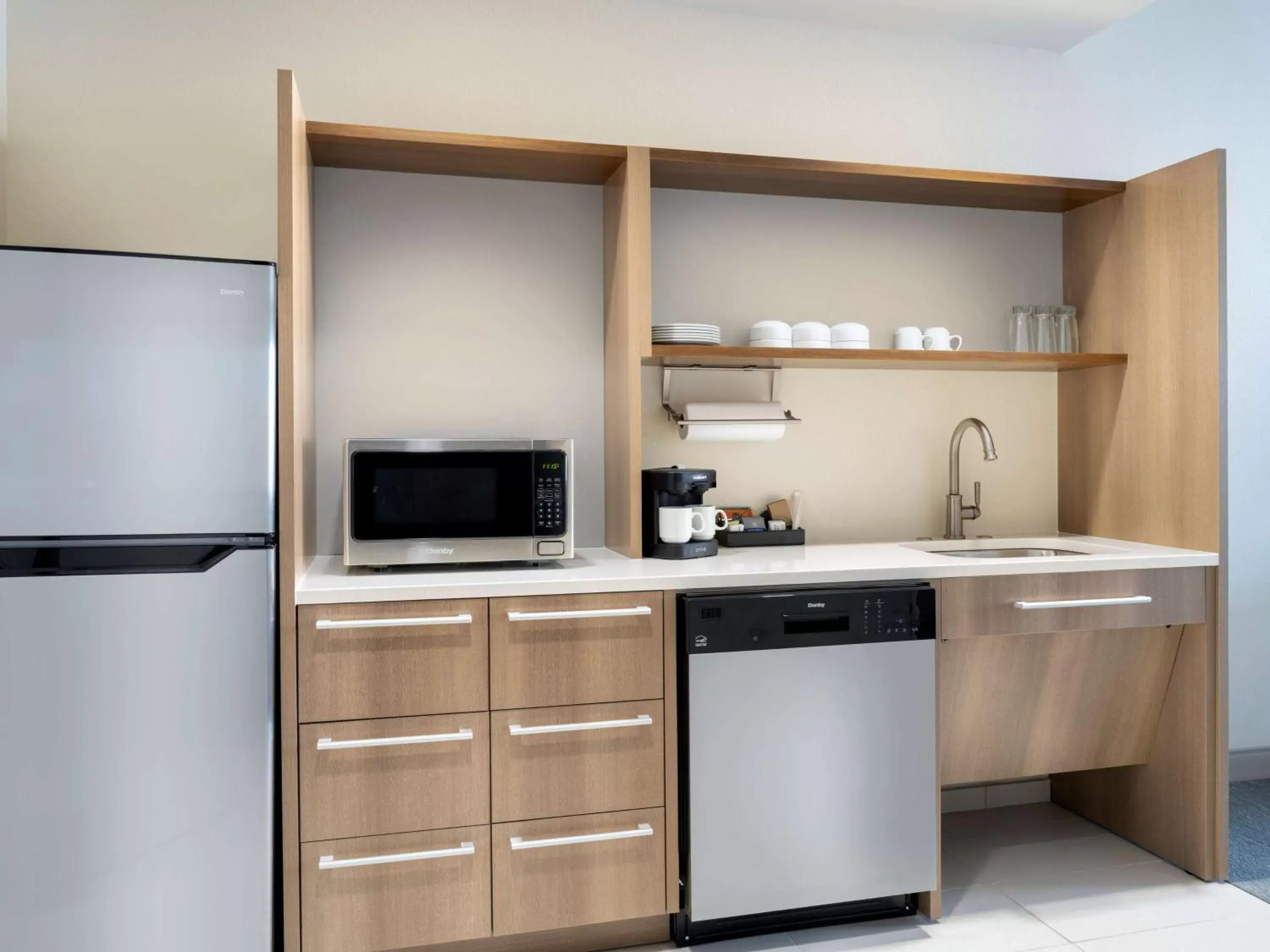 Kitchen or kitchenette, Kitchen/Kitchenette in Home2 Suites By Hilton Phoenix Avondale, Az
