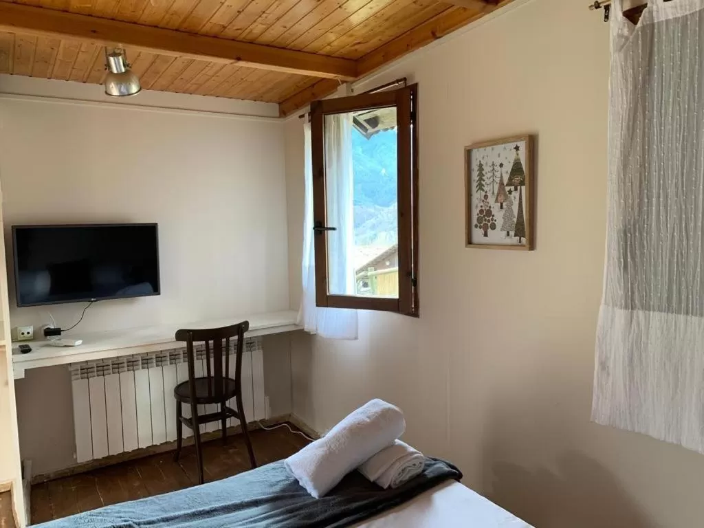 Photo of the whole room in Hotel Cruells