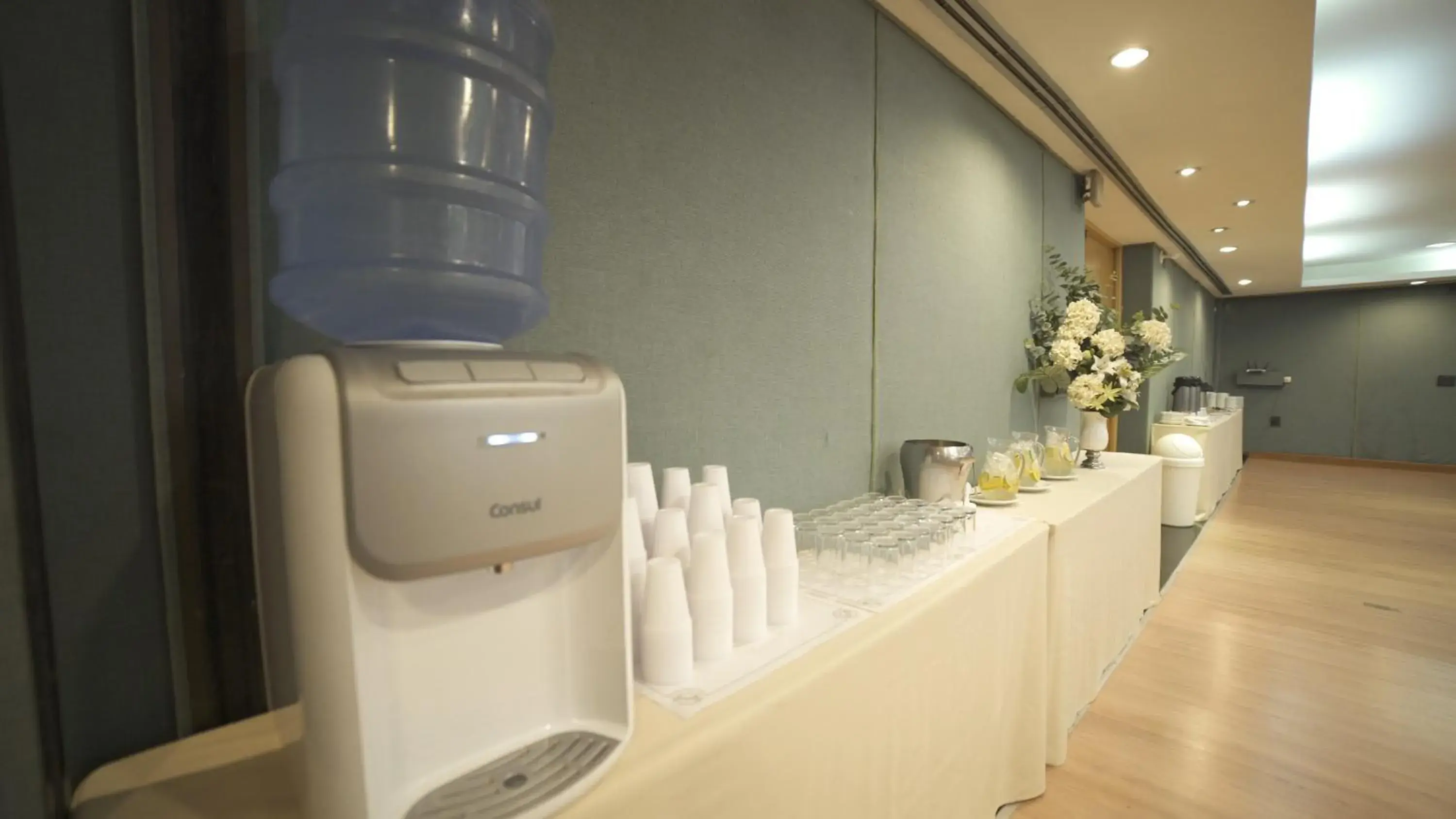 Meeting/conference room, Bathroom in South American Copacabana Hotel