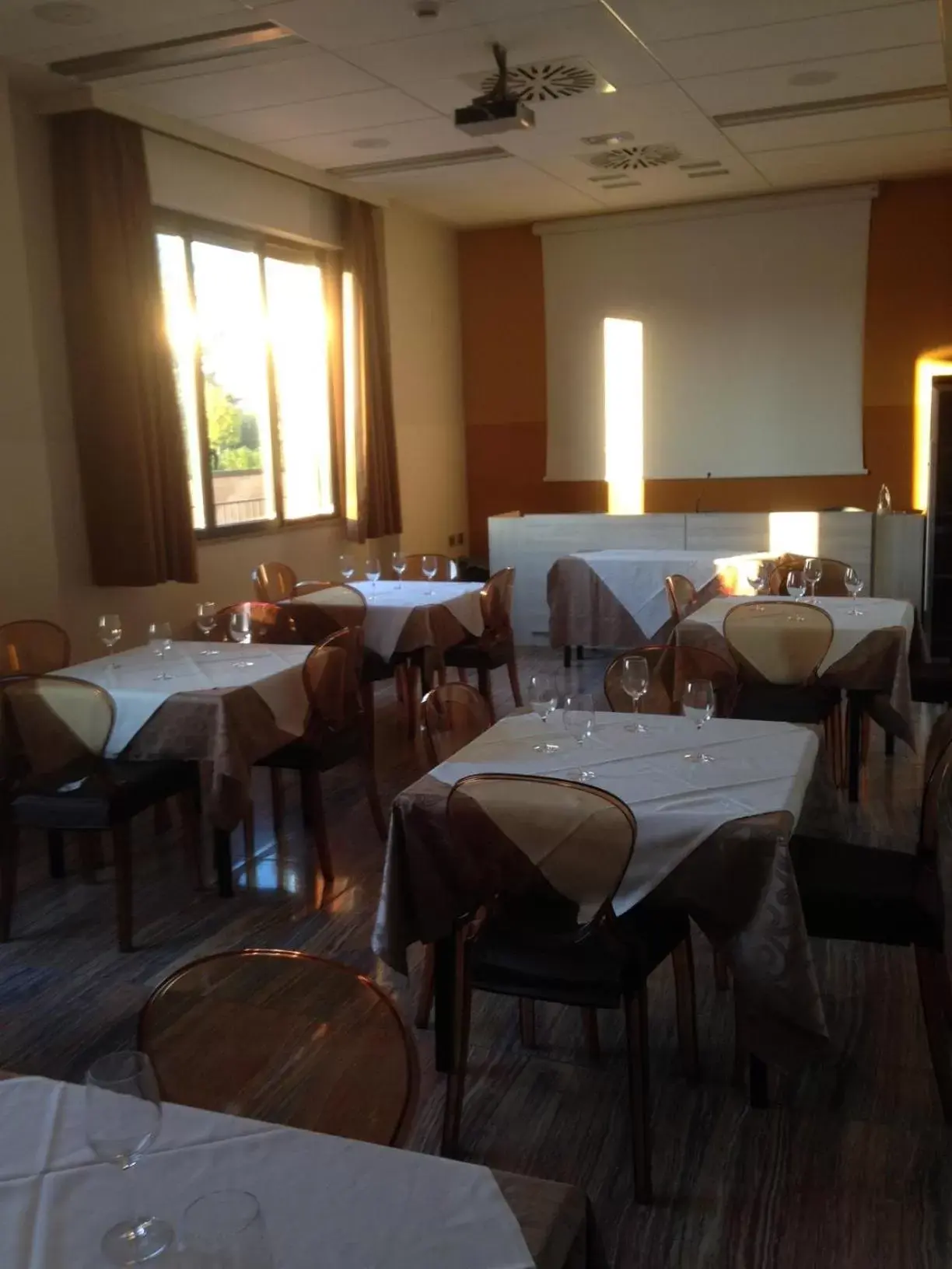 Restaurant/Places to Eat in Grand Hotel Forlì