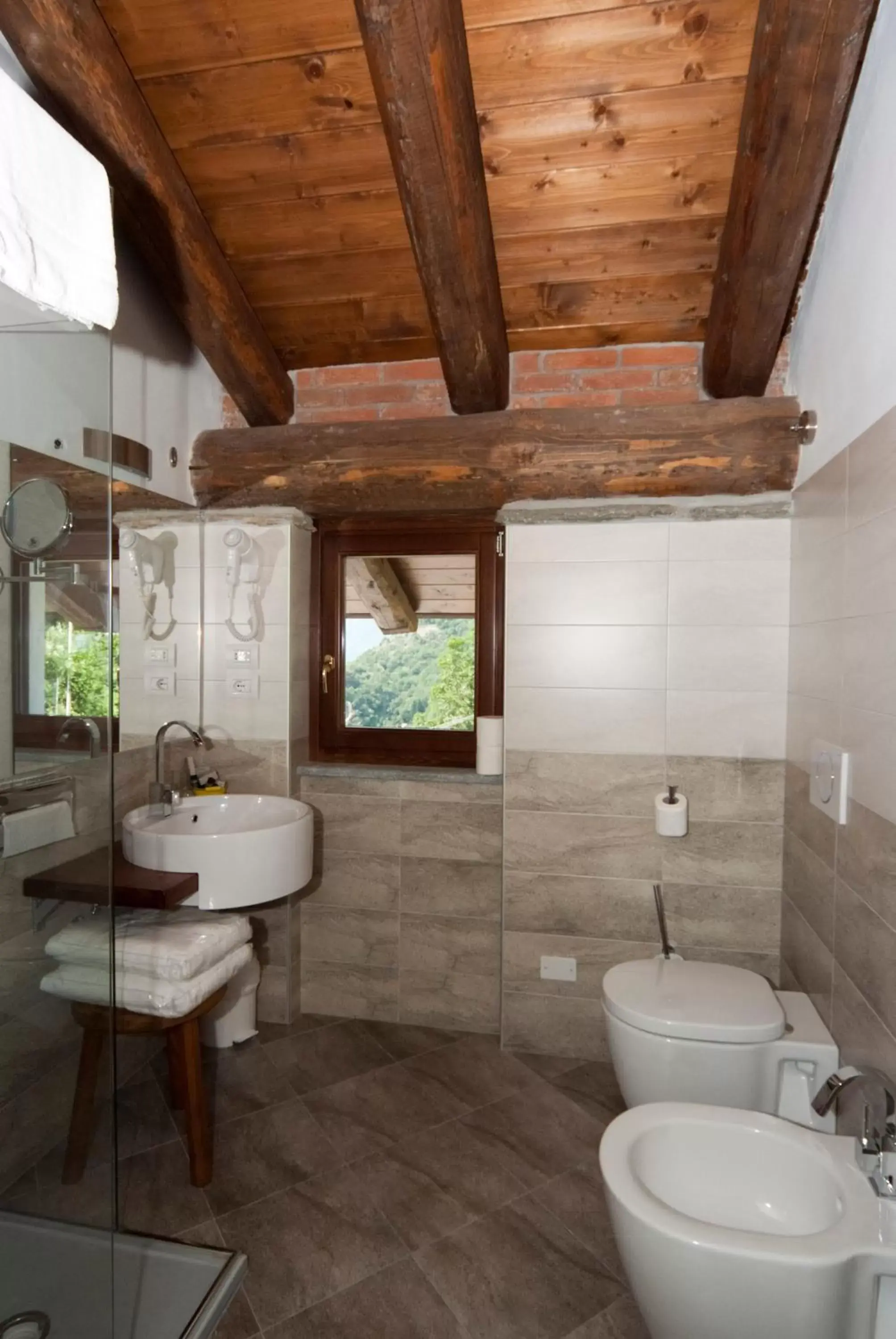 Shower, Bathroom in Il Falco E La Volpe