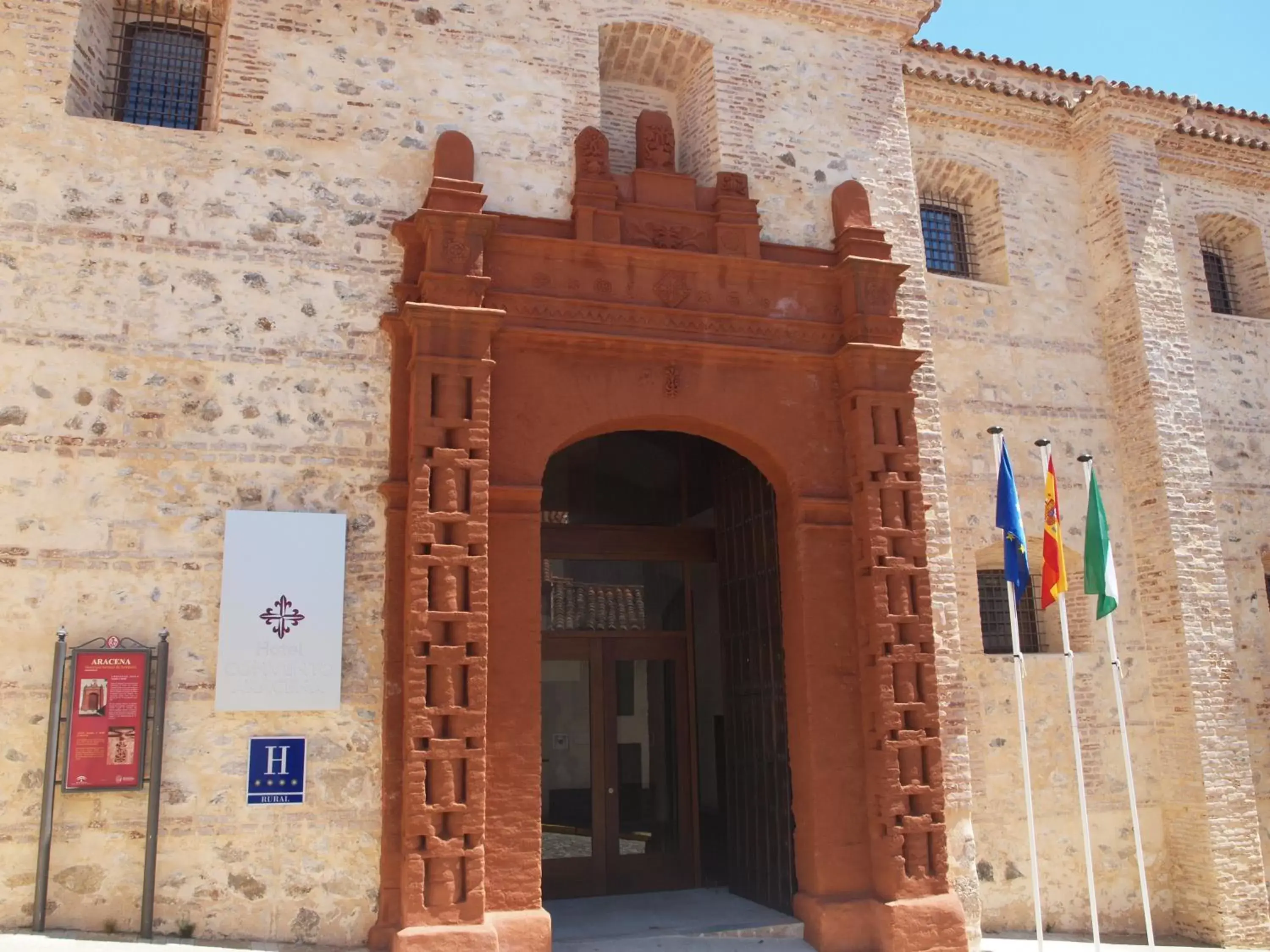 Facade/entrance in Hotel Convento Aracena & SPA