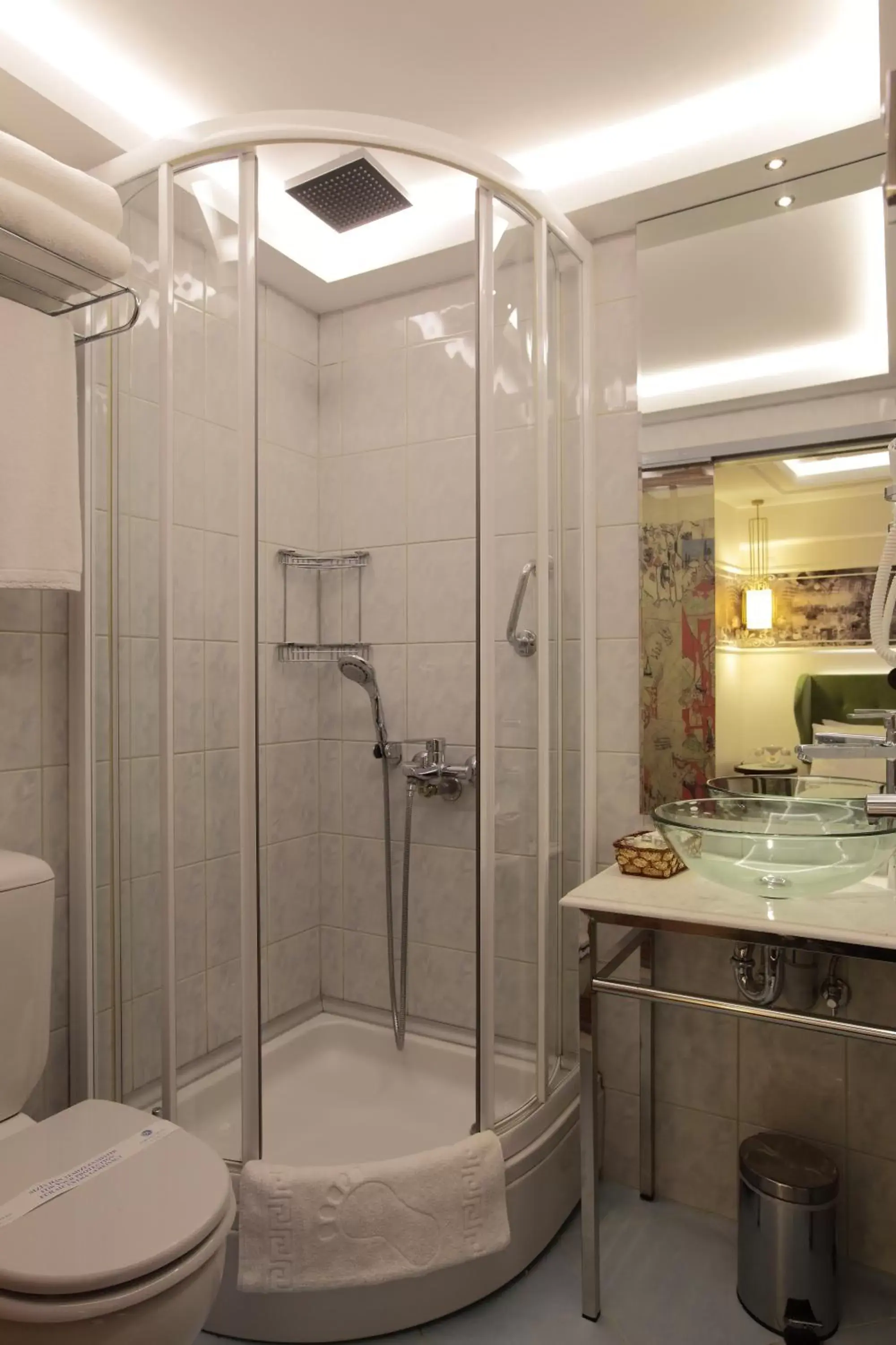 Shower, Bathroom in Hotel Niles Istanbul