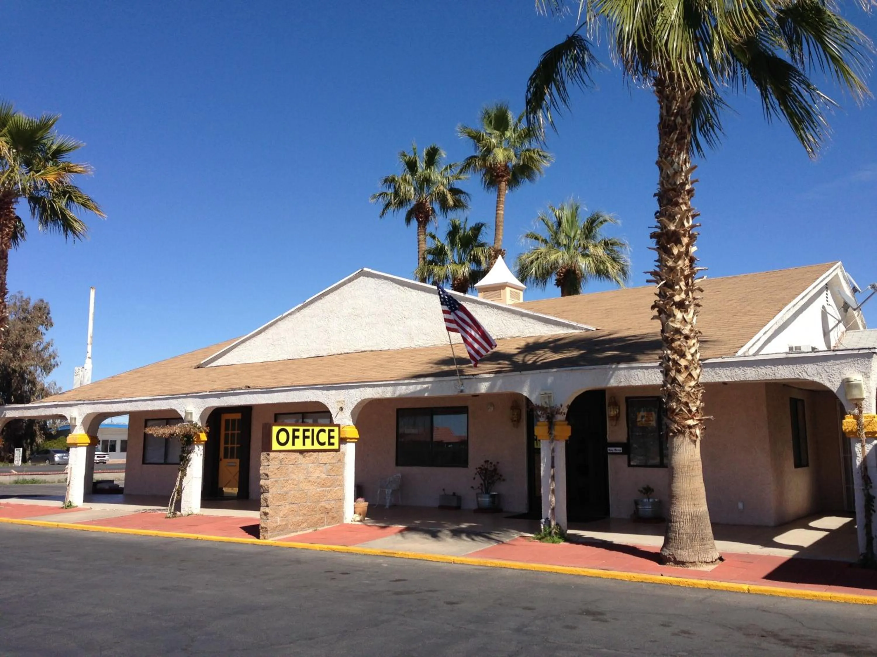 Facade/entrance in Emerald Inn & Lounge