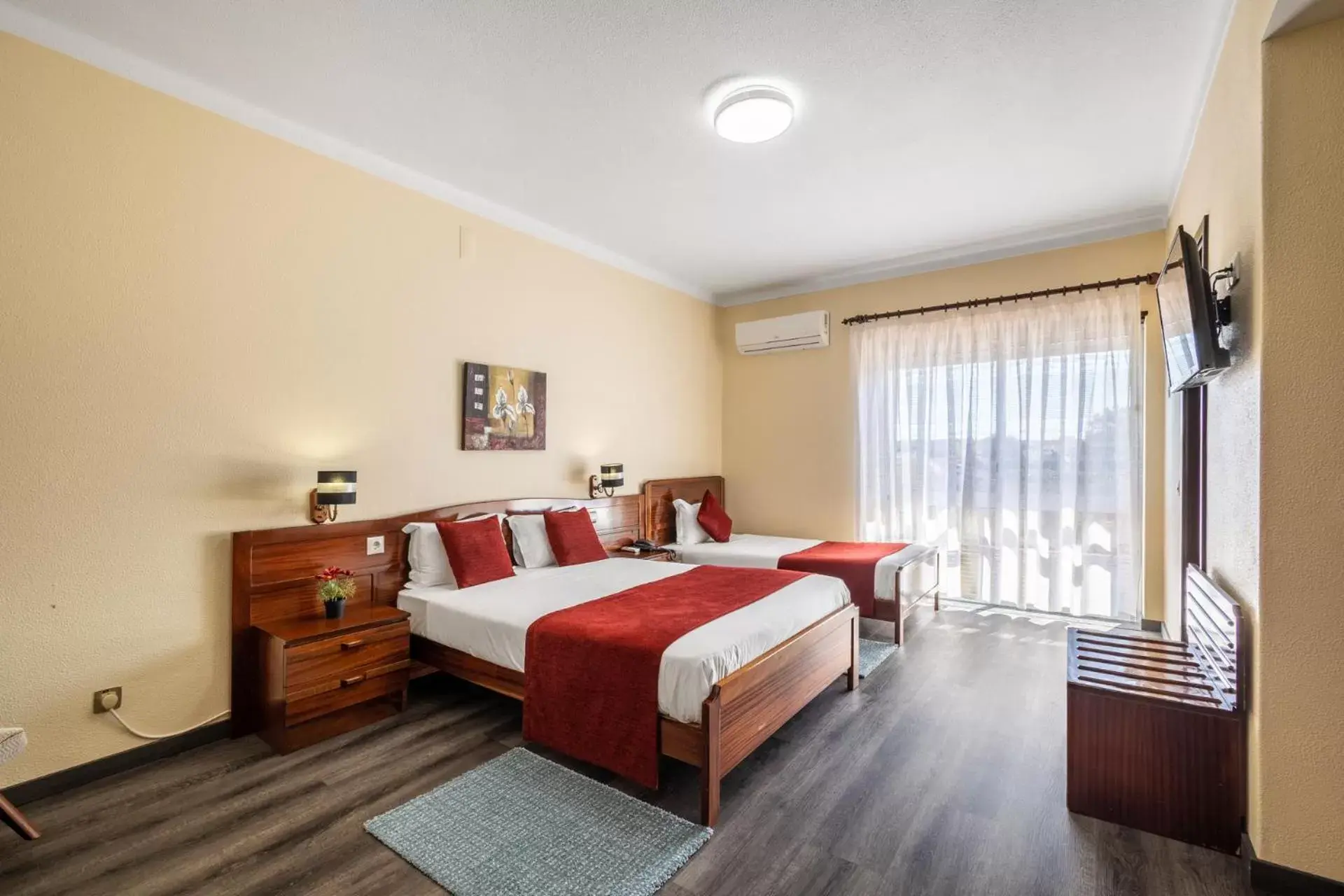 Bed in Hotel Colmeia Bed in Hotel Colmeia