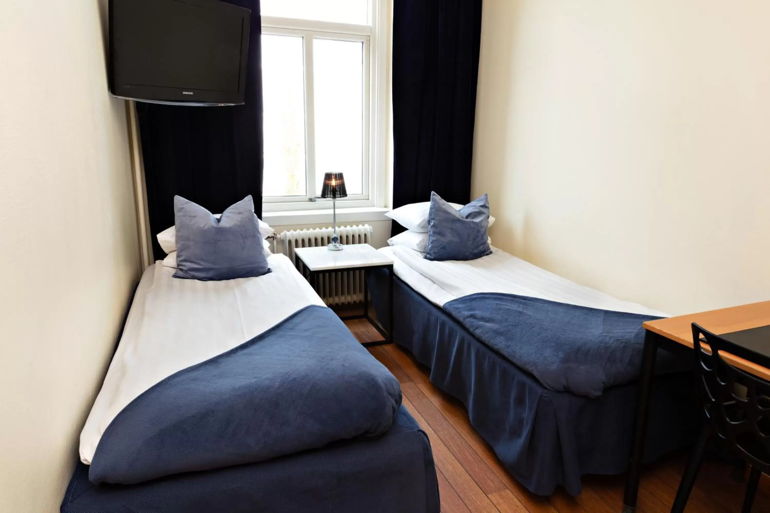 Bed in Center Hotel - Sure Hotel by Best Western Bed in Center Hotel - Sure Hotel by Best Western