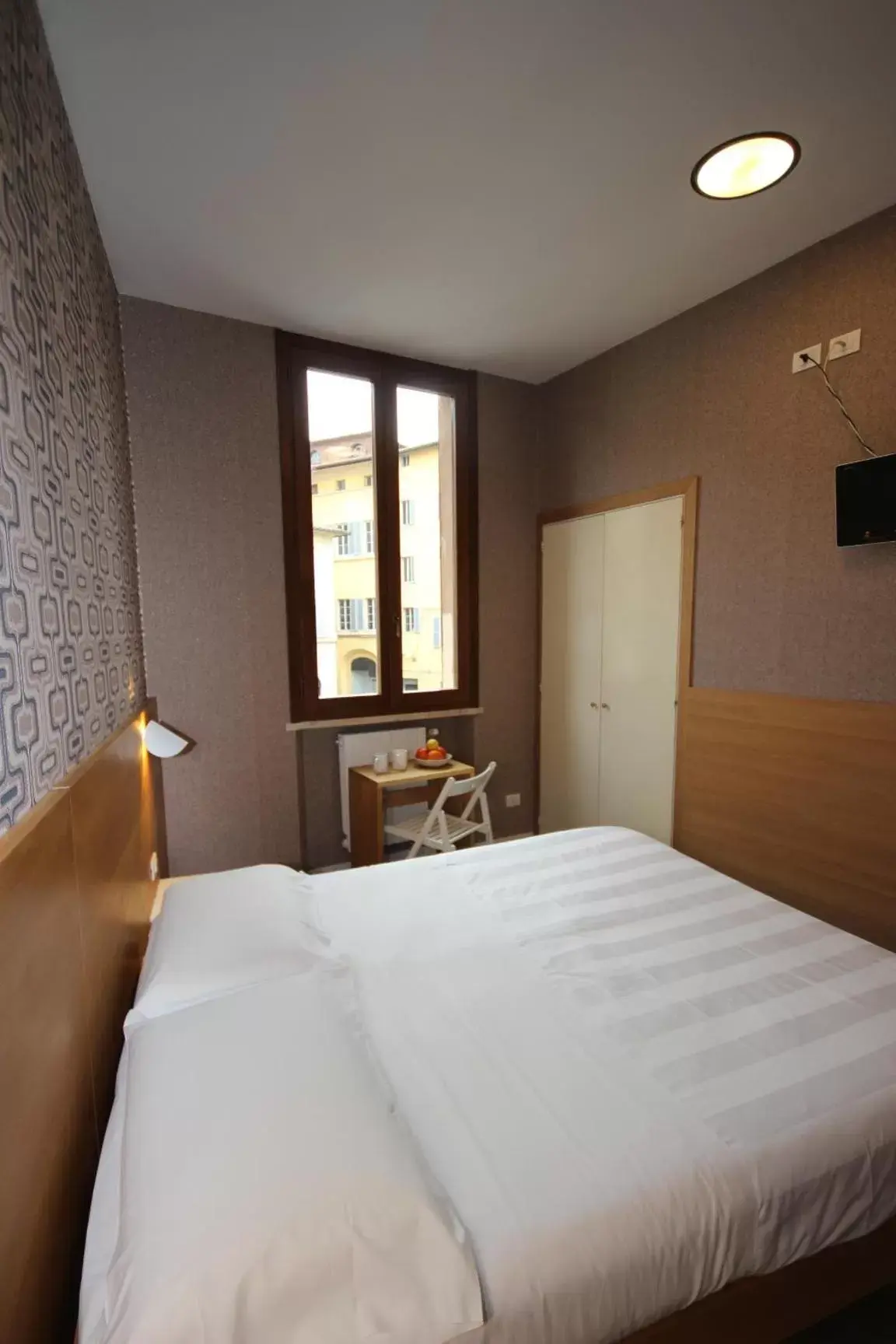 Photo of the whole room, Bed in Hotel La Perla
