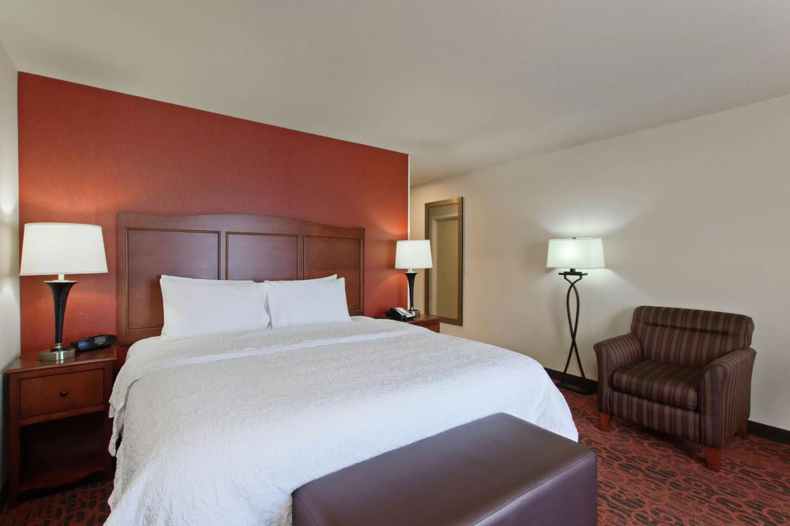 King Bed Hearing Accesible in Hampton Inn and Suites Seattle - Airport / 28th Avenue King Bed Hearing Accesible in Hampton Inn and Suites Seattle - Airport / 28th Avenue