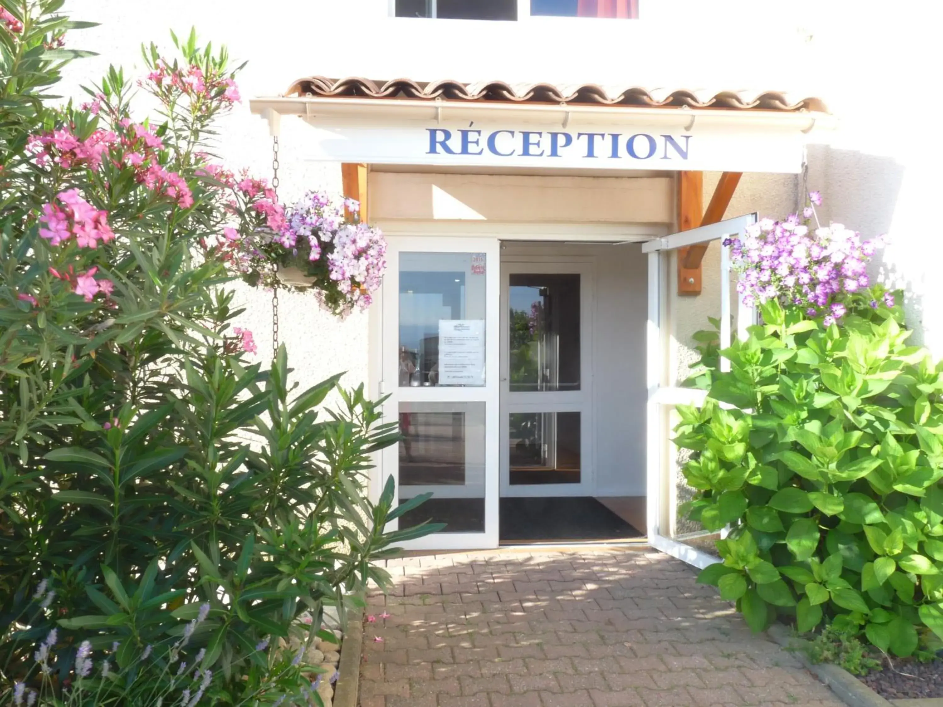 Facade/entrance in Brit Hotel Bosquet Carcassonne Cit