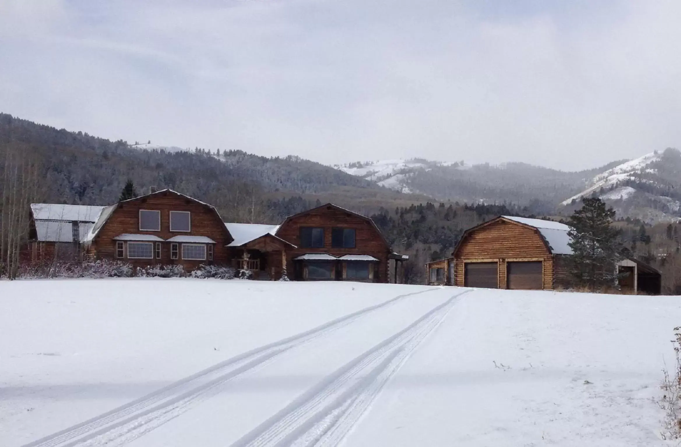 Facade/entrance in Fin and Feather Inn Facade/entrance in Fin and Feather Inn
