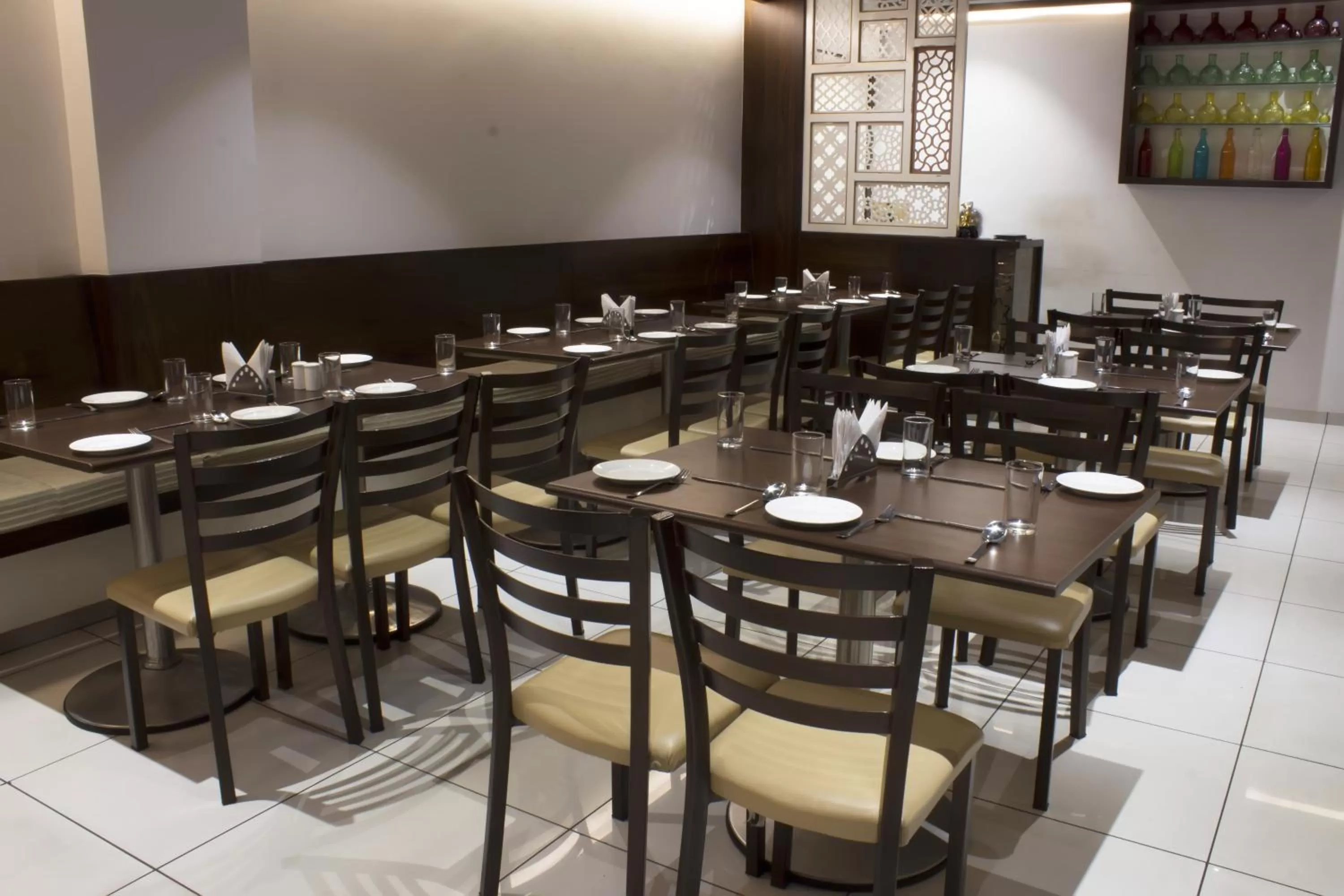 Restaurant/places to eat in Hotel SRI SRI EXECUTIVE KOLHAPUR NEAR MAHALAXMI TEMPLE