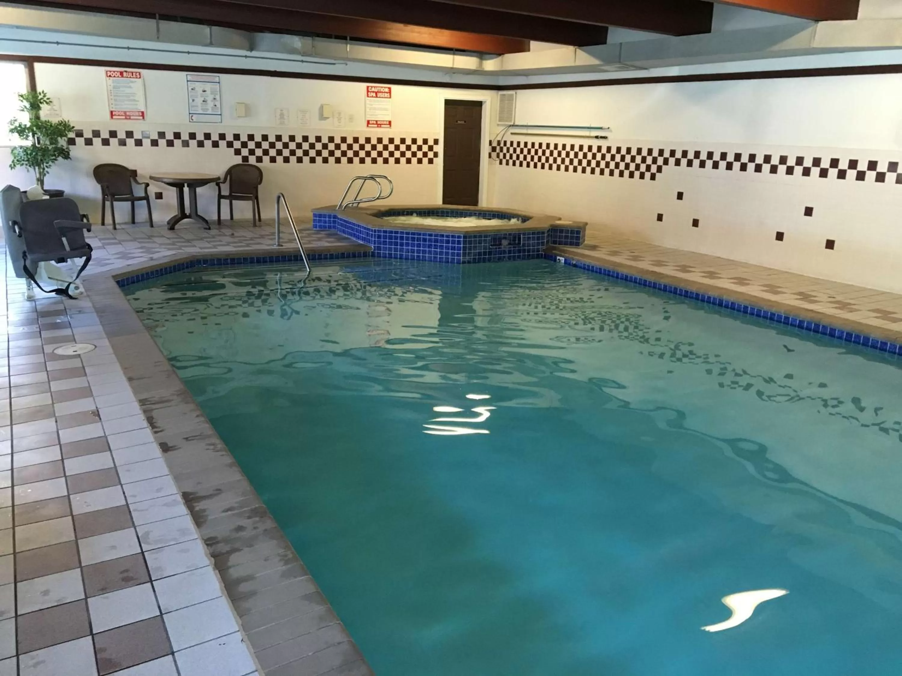 Pool view in Best Western John Day Inn