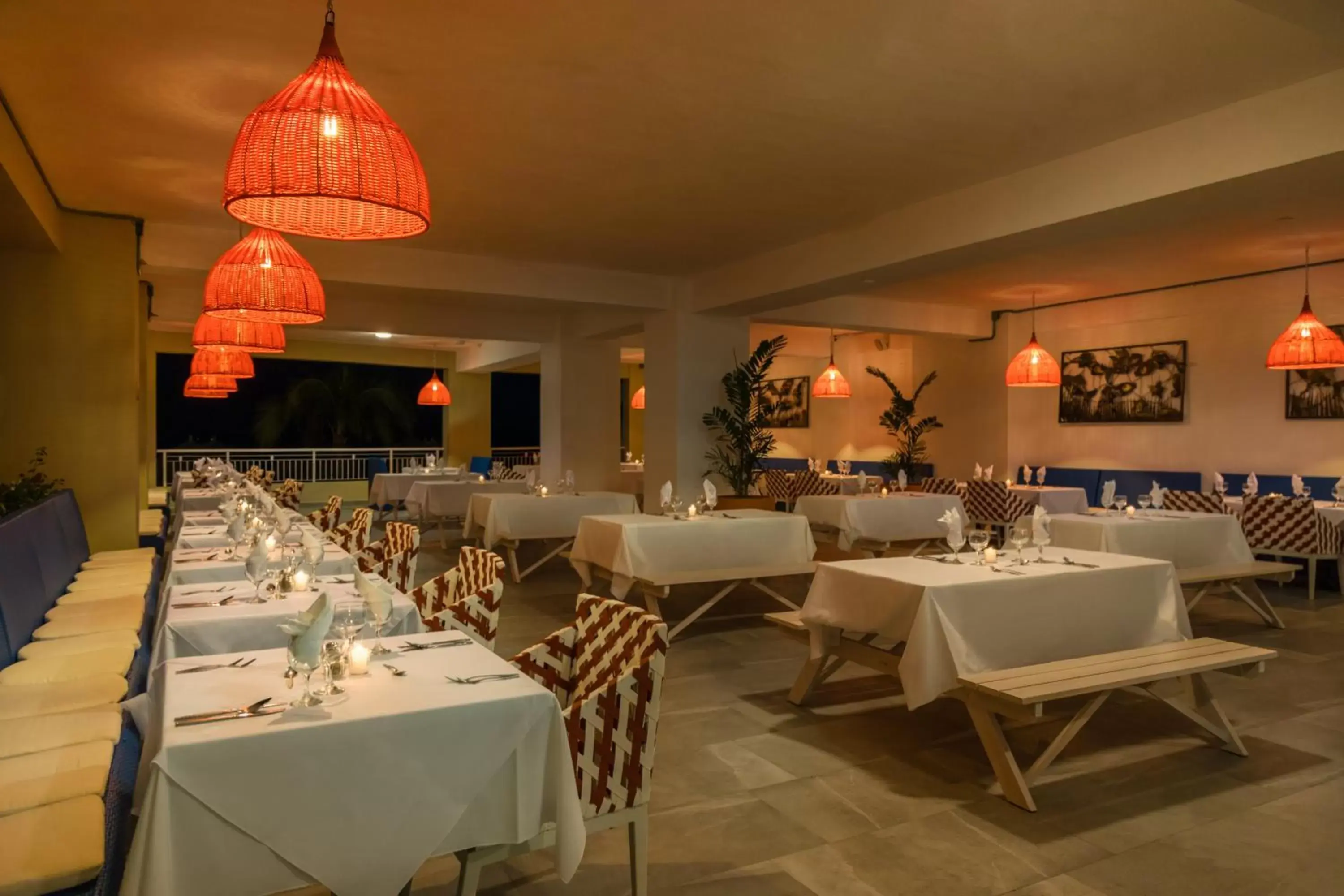 Restaurant/Places to Eat in Decameron La Marina