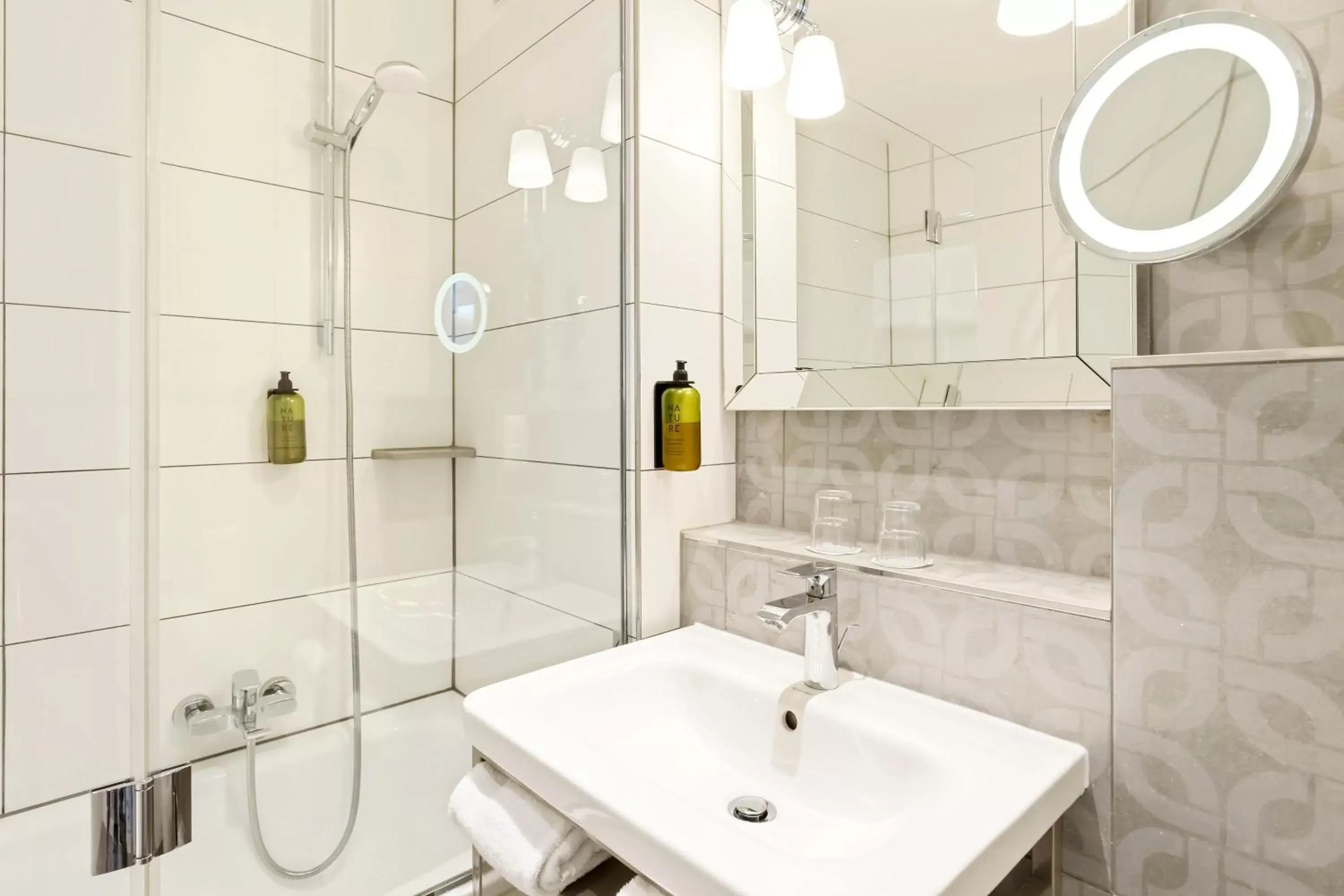 Bathroom in Hotel Rathauspark Wien, a member of Radisson Individuals