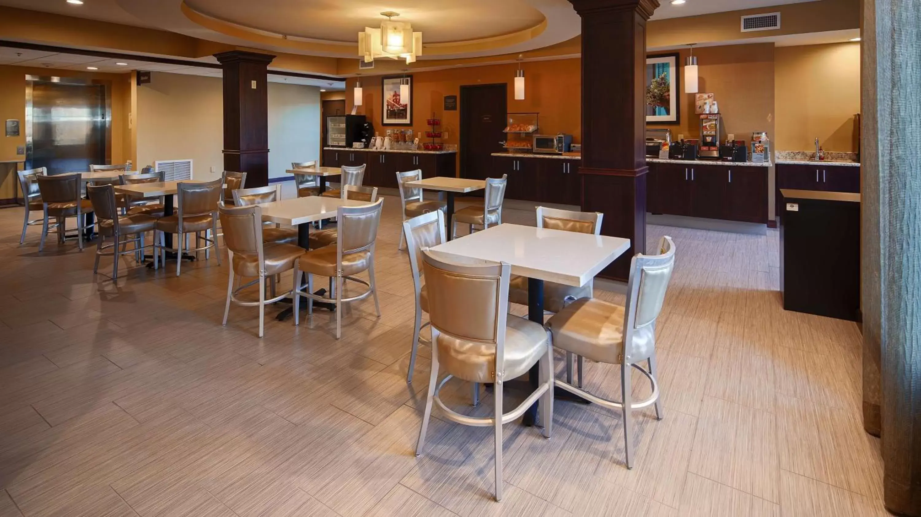 Restaurant/places to eat in Best Western Plus New Orleans Airport Hotel