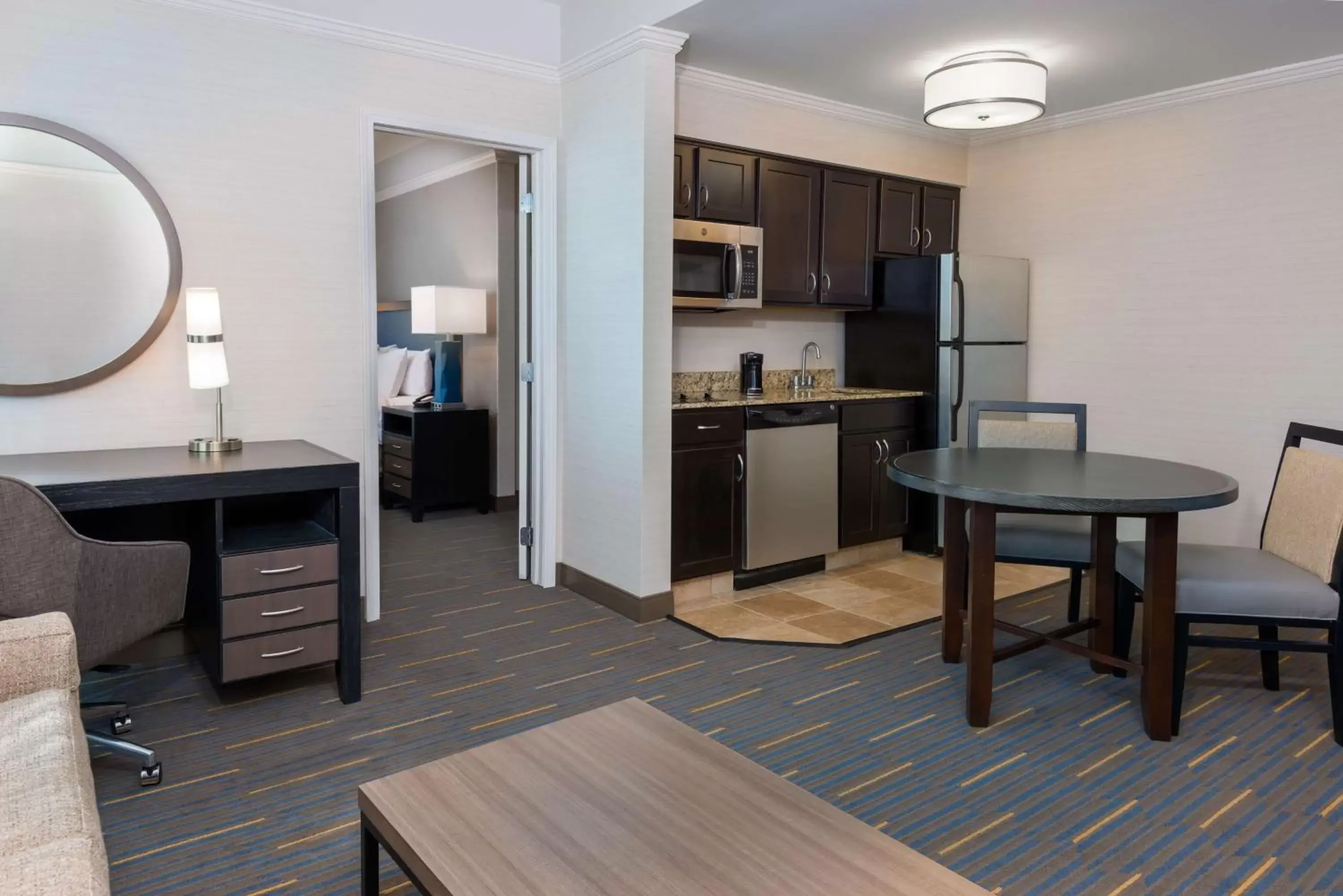Bedroom, Kitchen/Kitchenette in Hampton Inn & Suites Buffalo/Downtown
