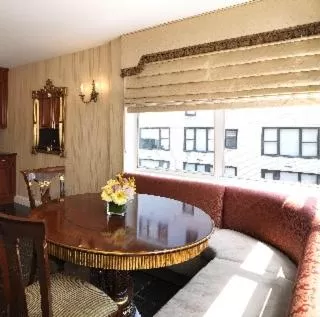 Seating Area in The Kimberly Hotel