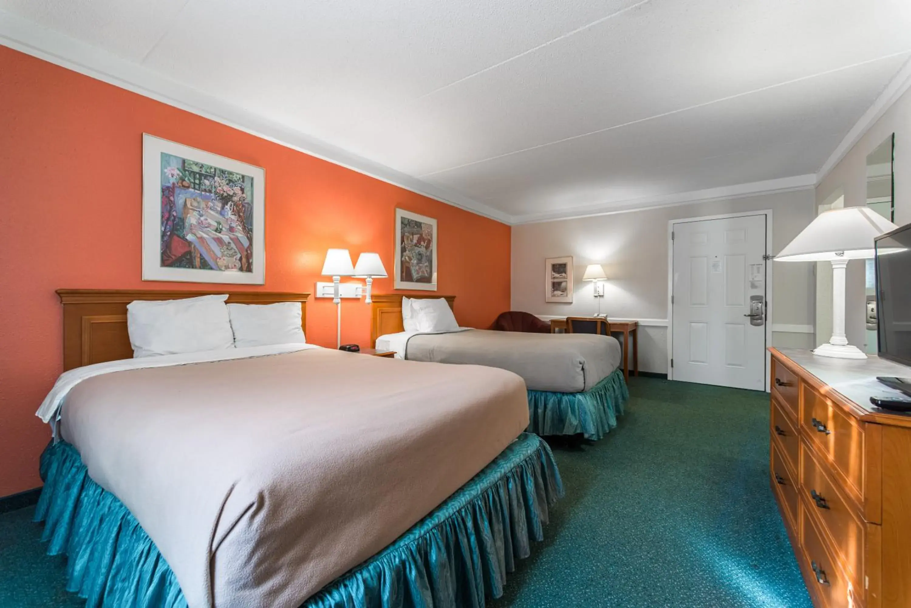 Bedroom, Bed in Motel 6-Hazelwood, MO