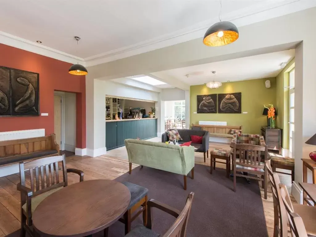 Living room, Restaurant/Places to Eat in The Cliffe at Dinham