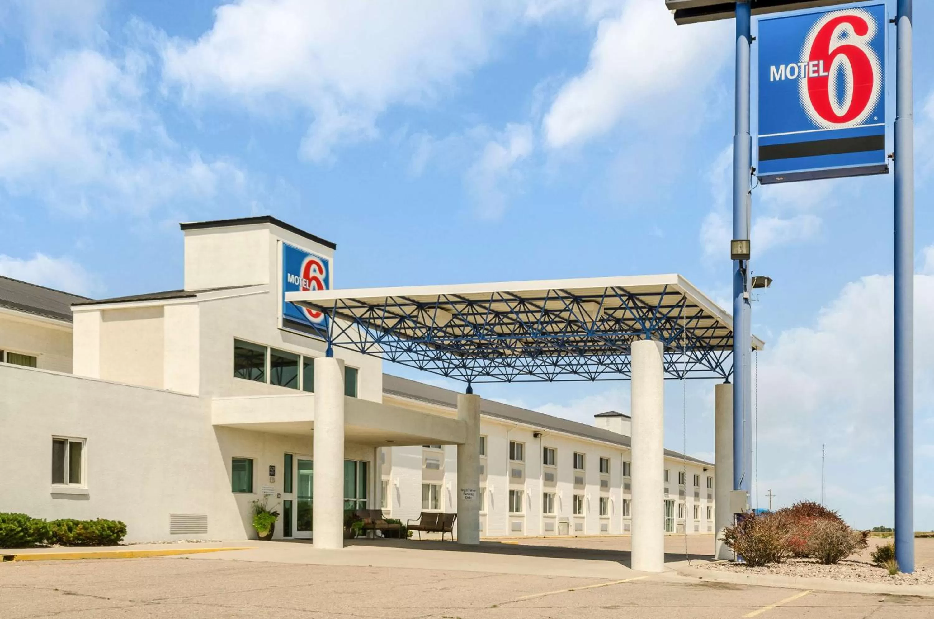Property building in Motel 6-Big Springs, NE