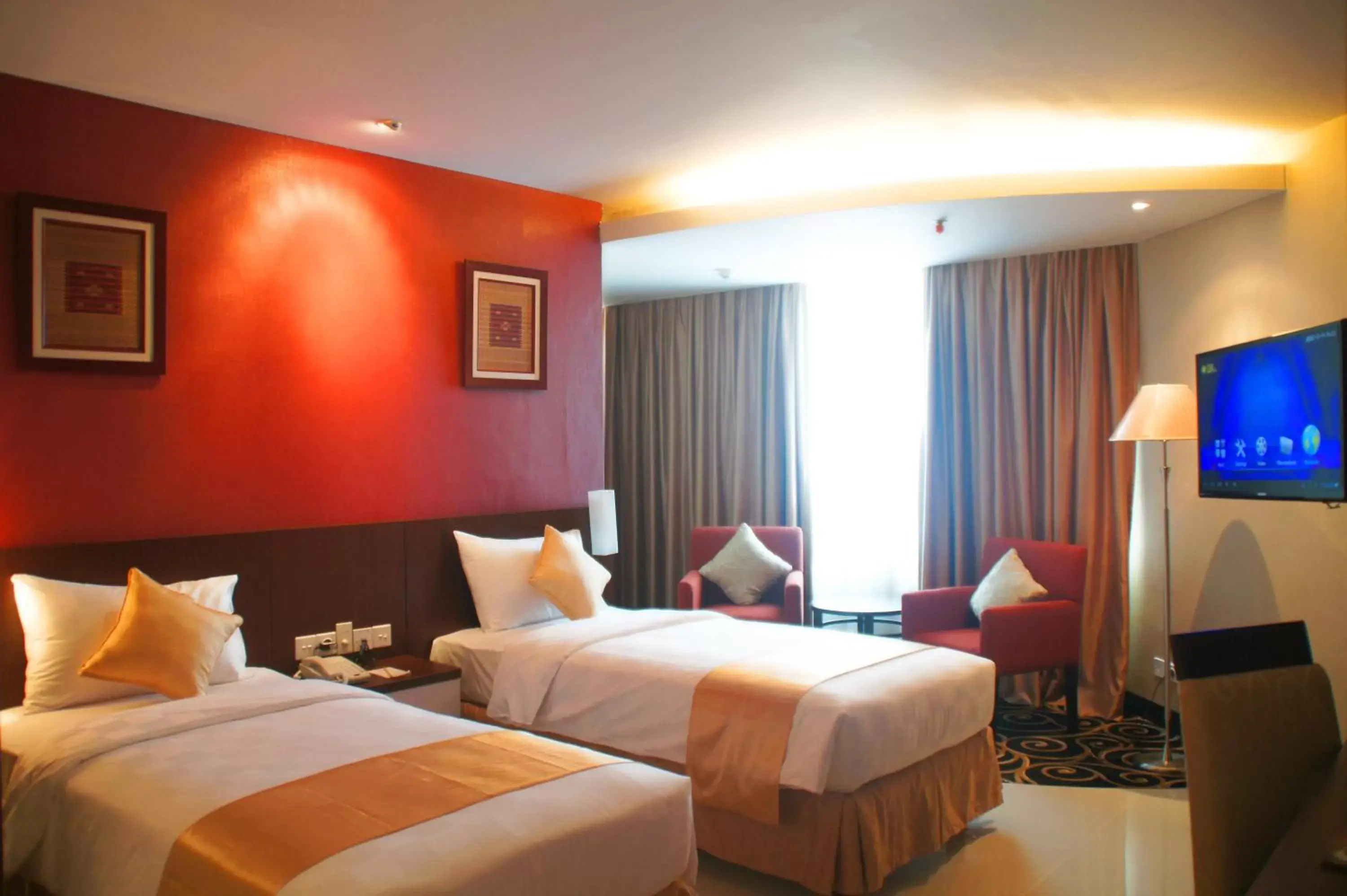 Photo of the whole room, Bed in Balairung Hotel Jakarta