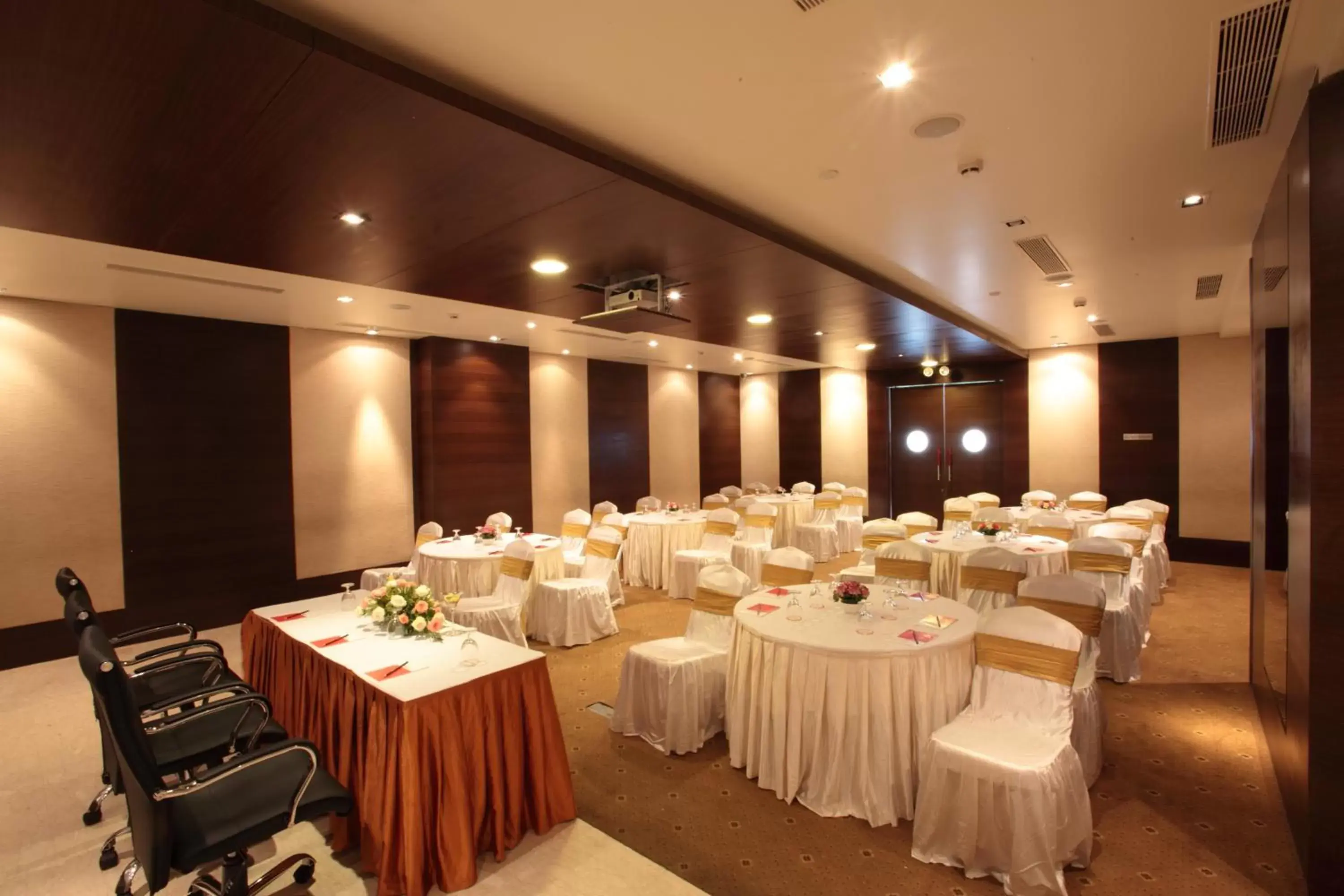 Banquet/Function facilities in Daspalla Hyderabad