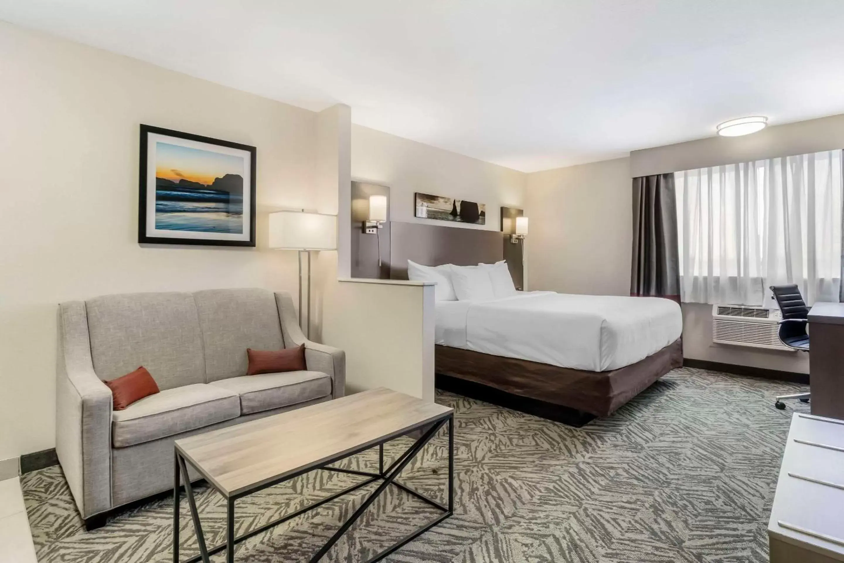 Bedroom in Comfort Inn & Suites Pacific – Auburn