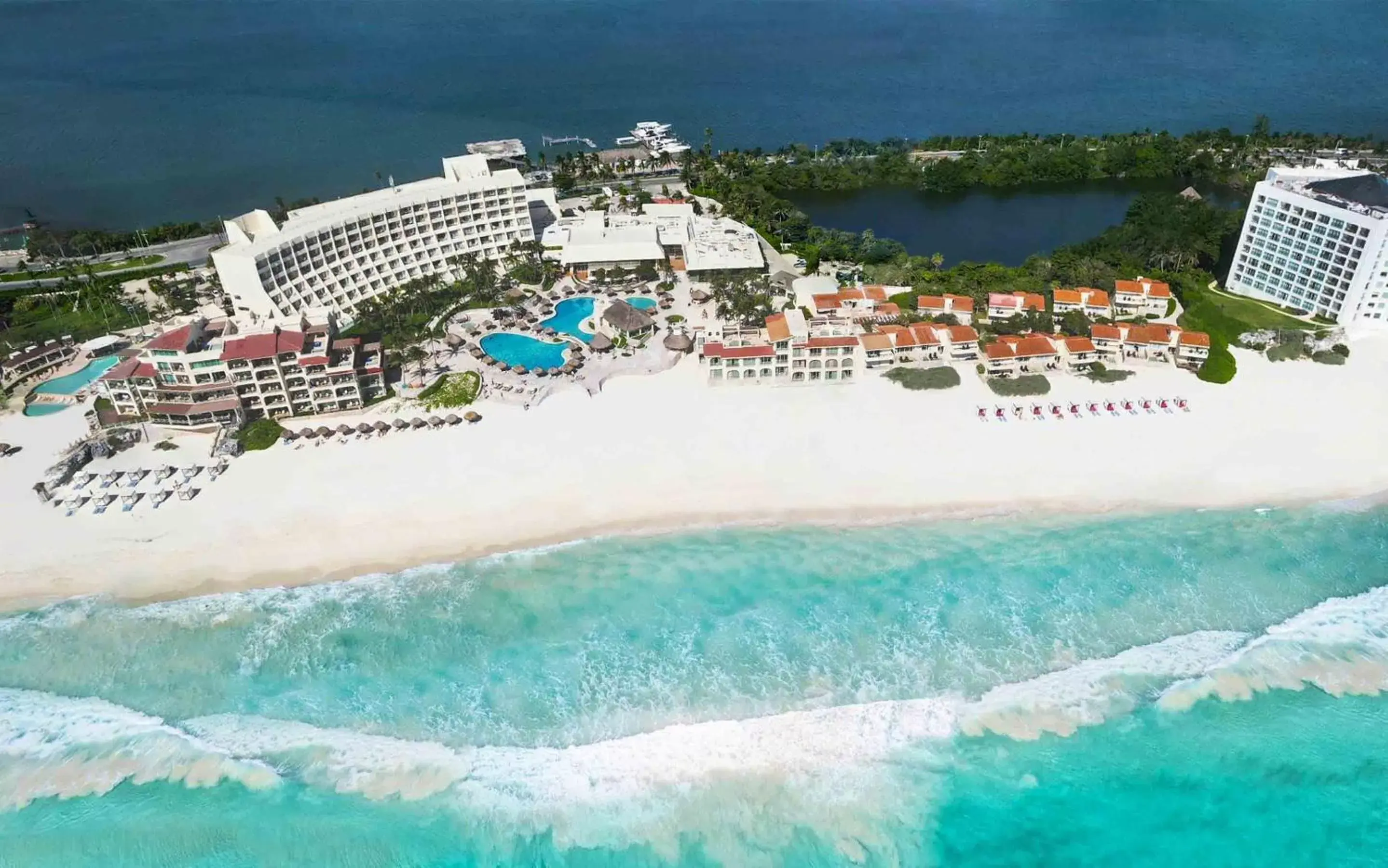 Property building, Bird's-eye View in Grand Park Royal Cancun