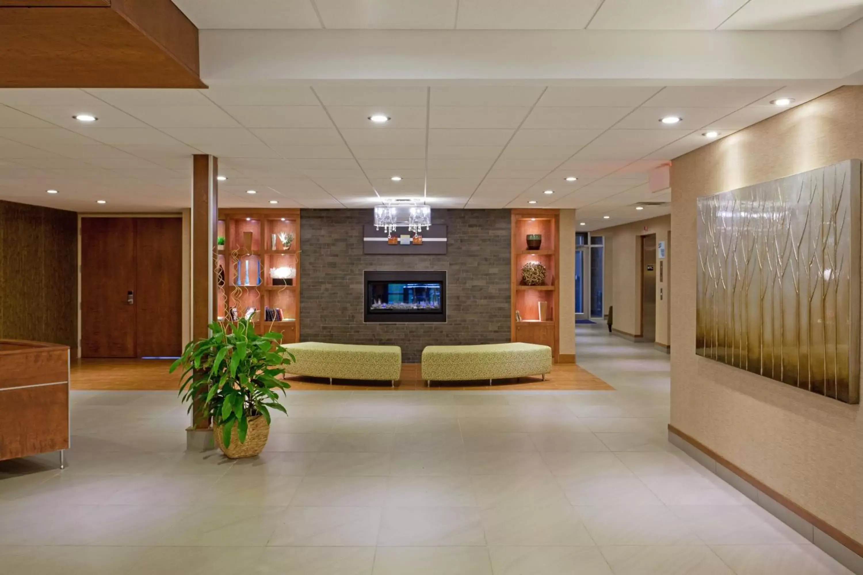 Lobby or reception, Lobby/Reception in Holiday Inn Express Hotel & Suites Saint - Hyacinthe, an IHG Hotel
