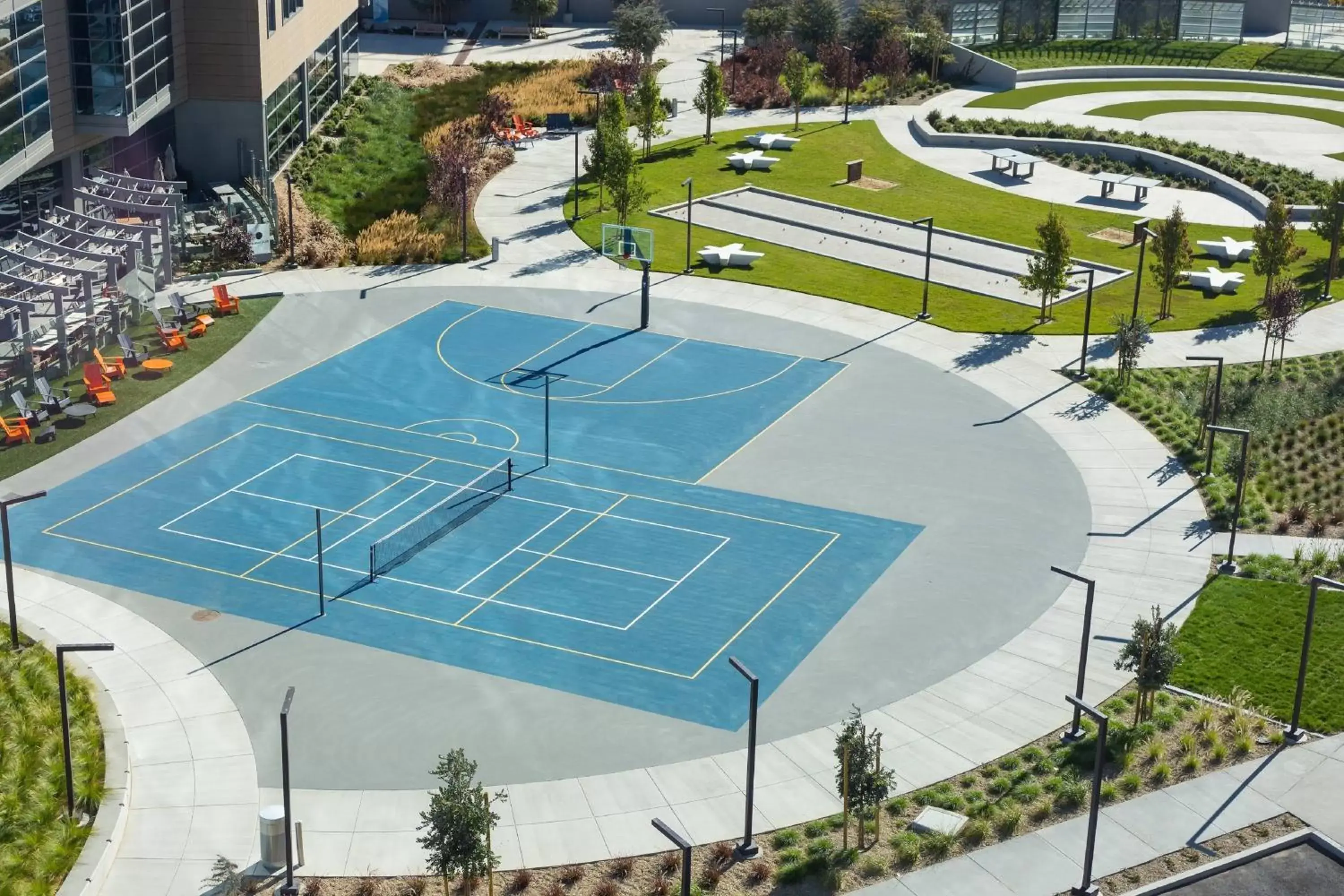Tennis court, Bird's-eye View in AC Hotel by Marriott San Francisco Airport/Oyster Point Waterfront