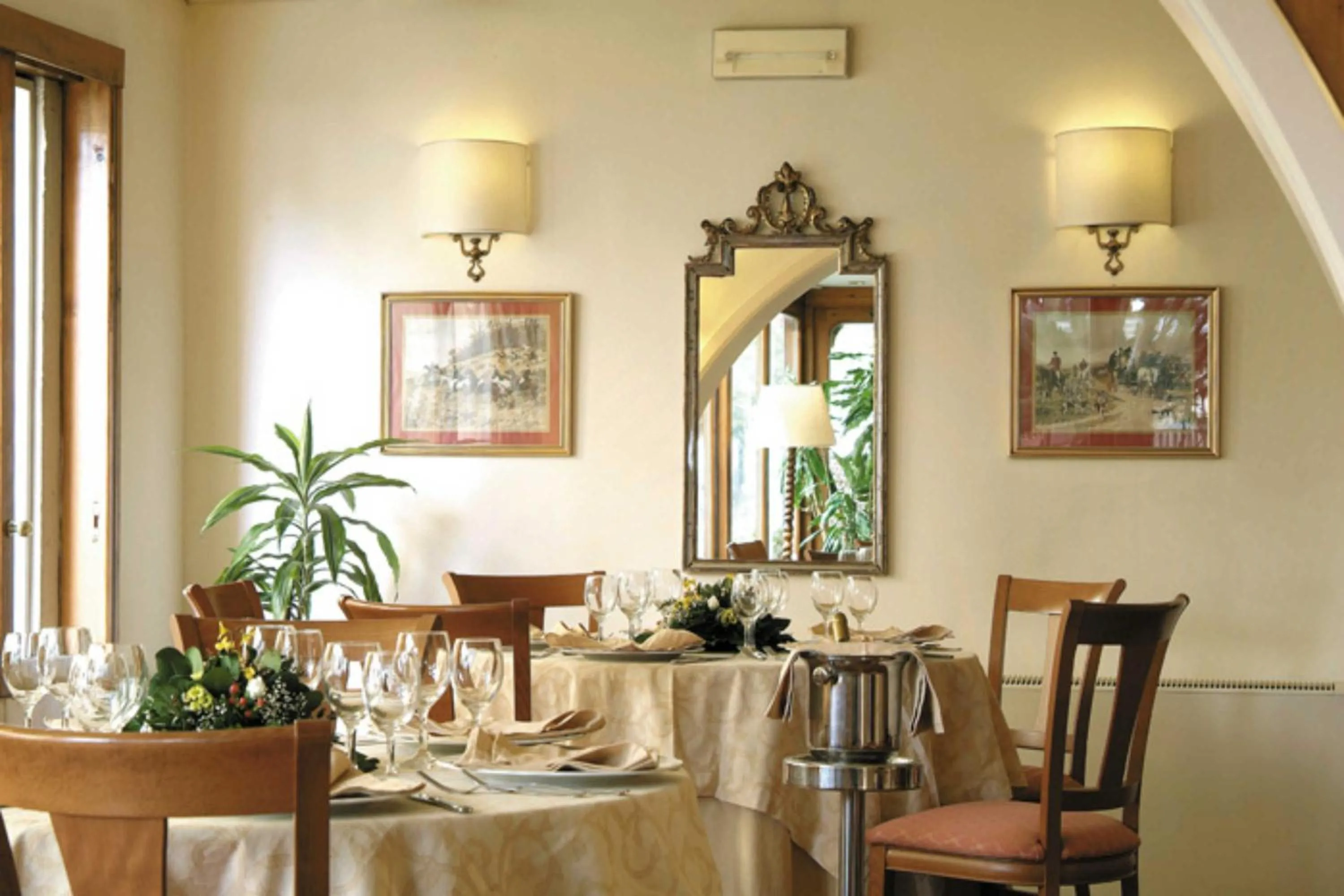 Restaurant/places to eat in American Hotel