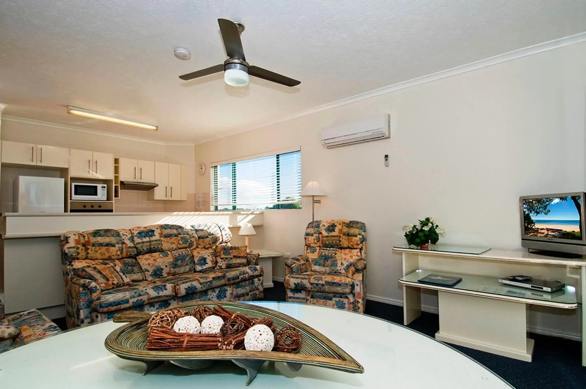 Day, Seating Area in Shelly Bay Resort