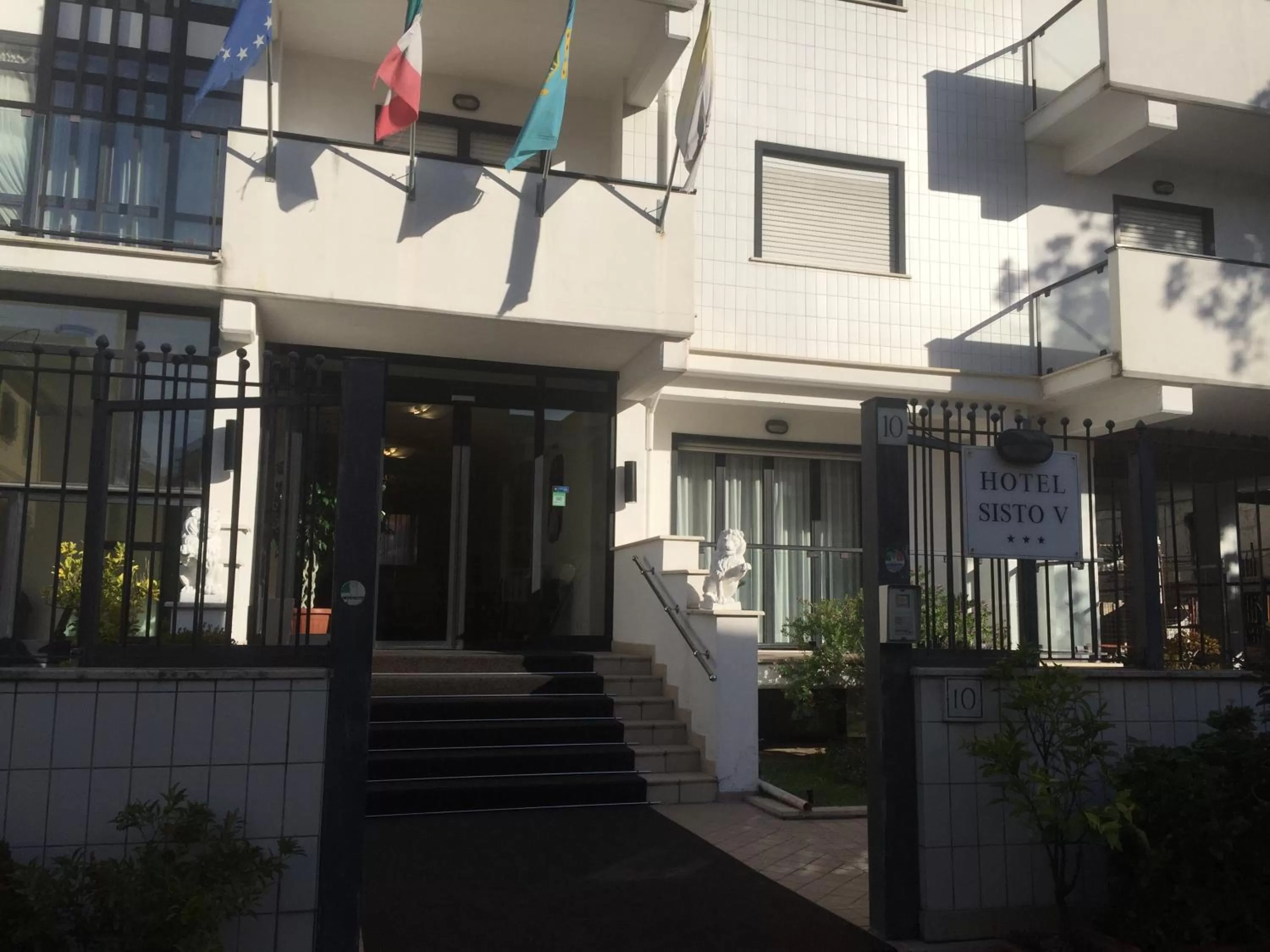 Facade/entrance in Hotel Sisto V