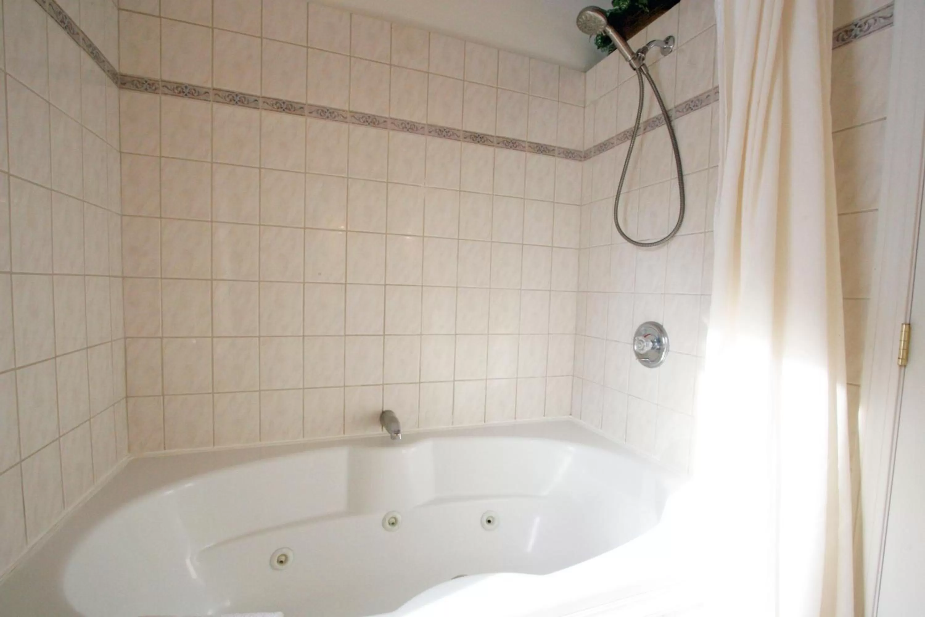 Queen Room with Two Queen Beds in Old Saco Inn