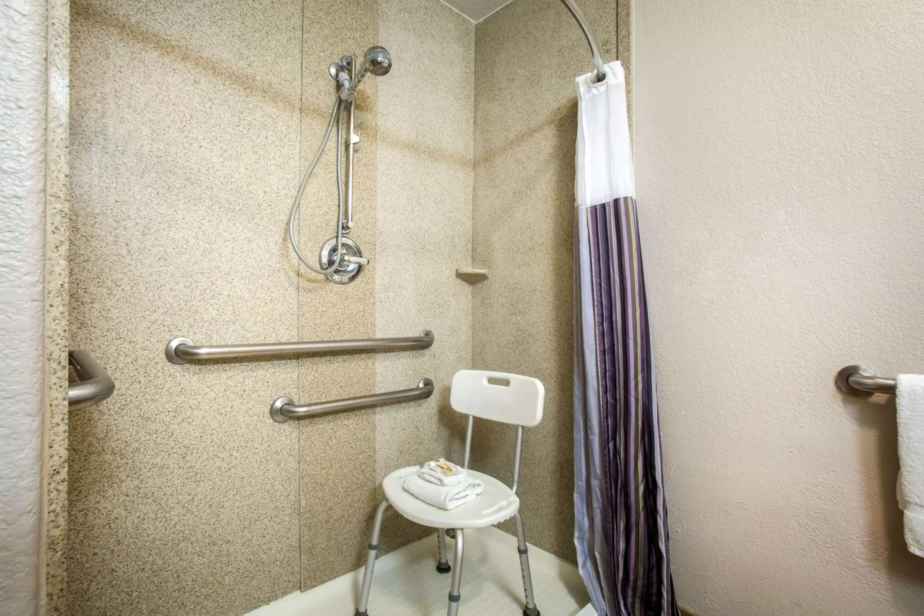 Shower, Bathroom in La Quinta by Wyndham Kyle - Austin South