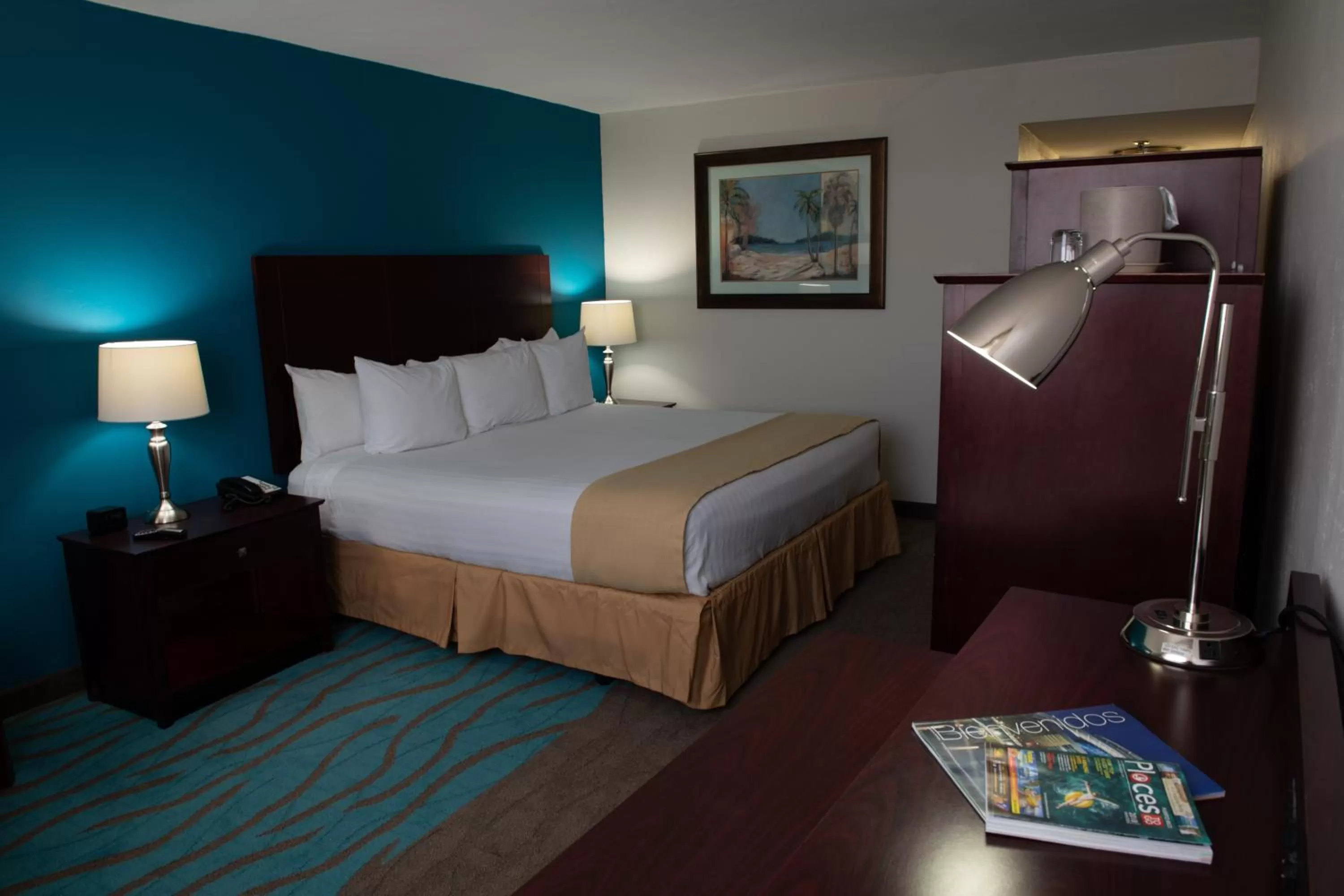 Photo of the whole room, Bed in Caribe Hotel Ponce
