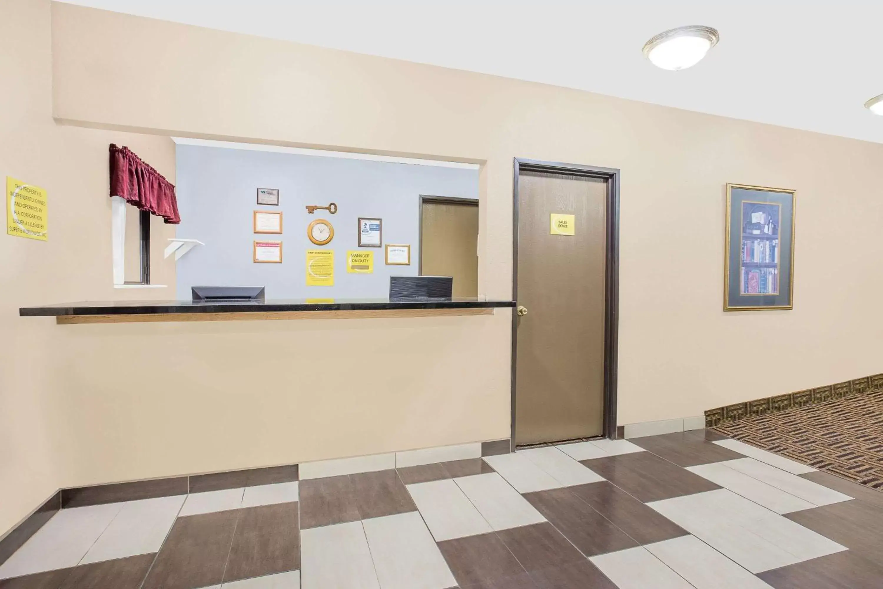 Lobby or reception, Lobby/Reception in Boarders Inn & Suites by Cobblestone Hotels Waterloo Cedar Falls