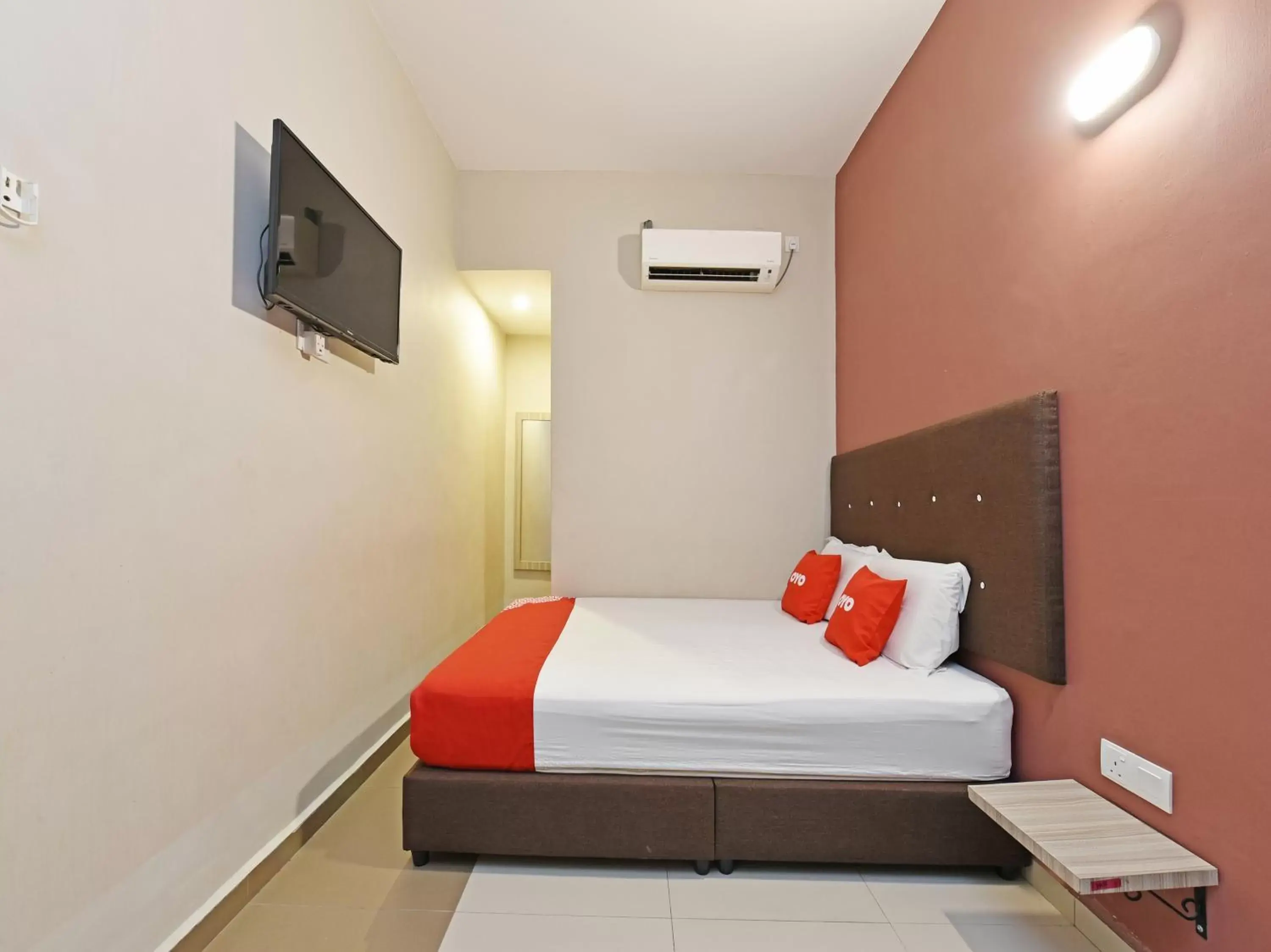 Bed in Super OYO Capital O 90556 Hotel Cherita Rooms