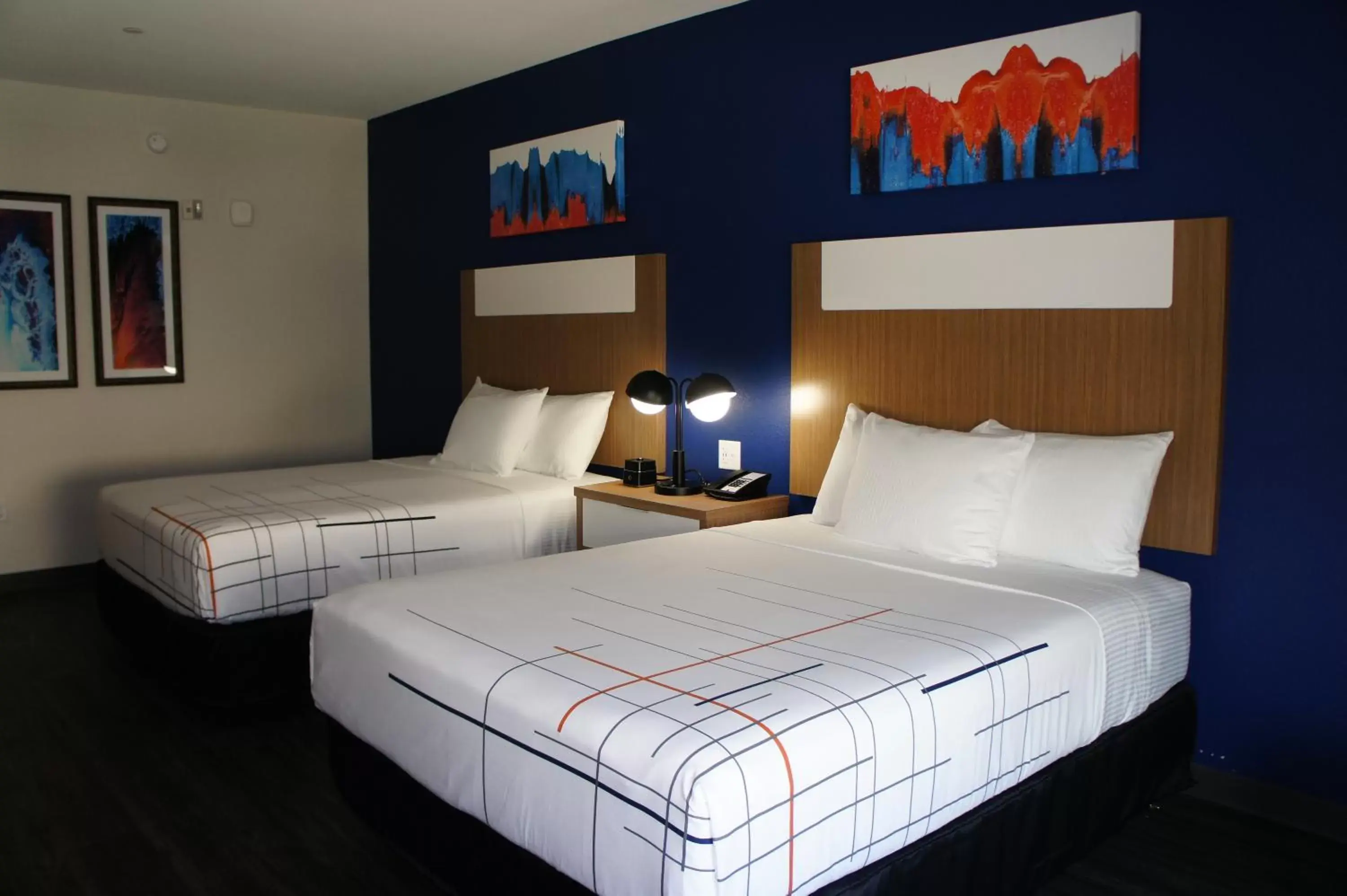 Bed in La Quinta Inn & Suites Katy-Mills by Wyndham Katy