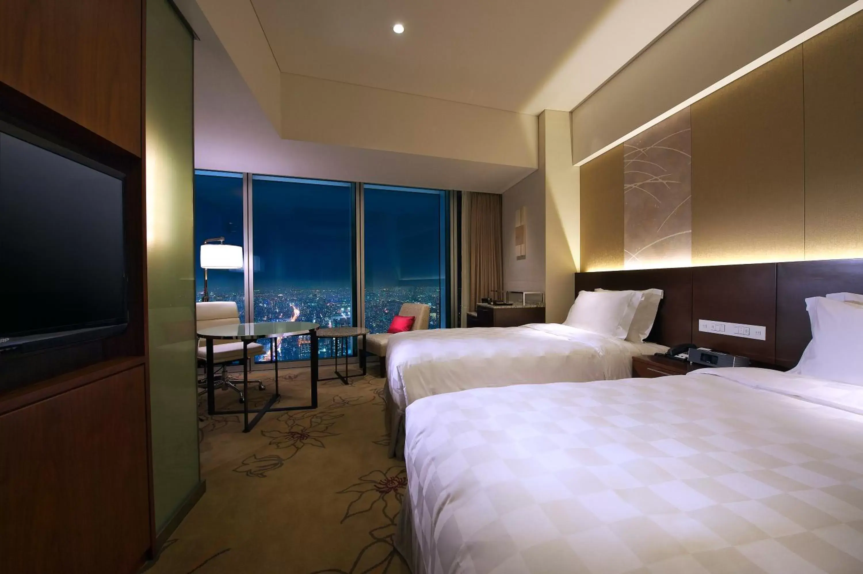 Bed in Osaka Marriott Miyako Hotel