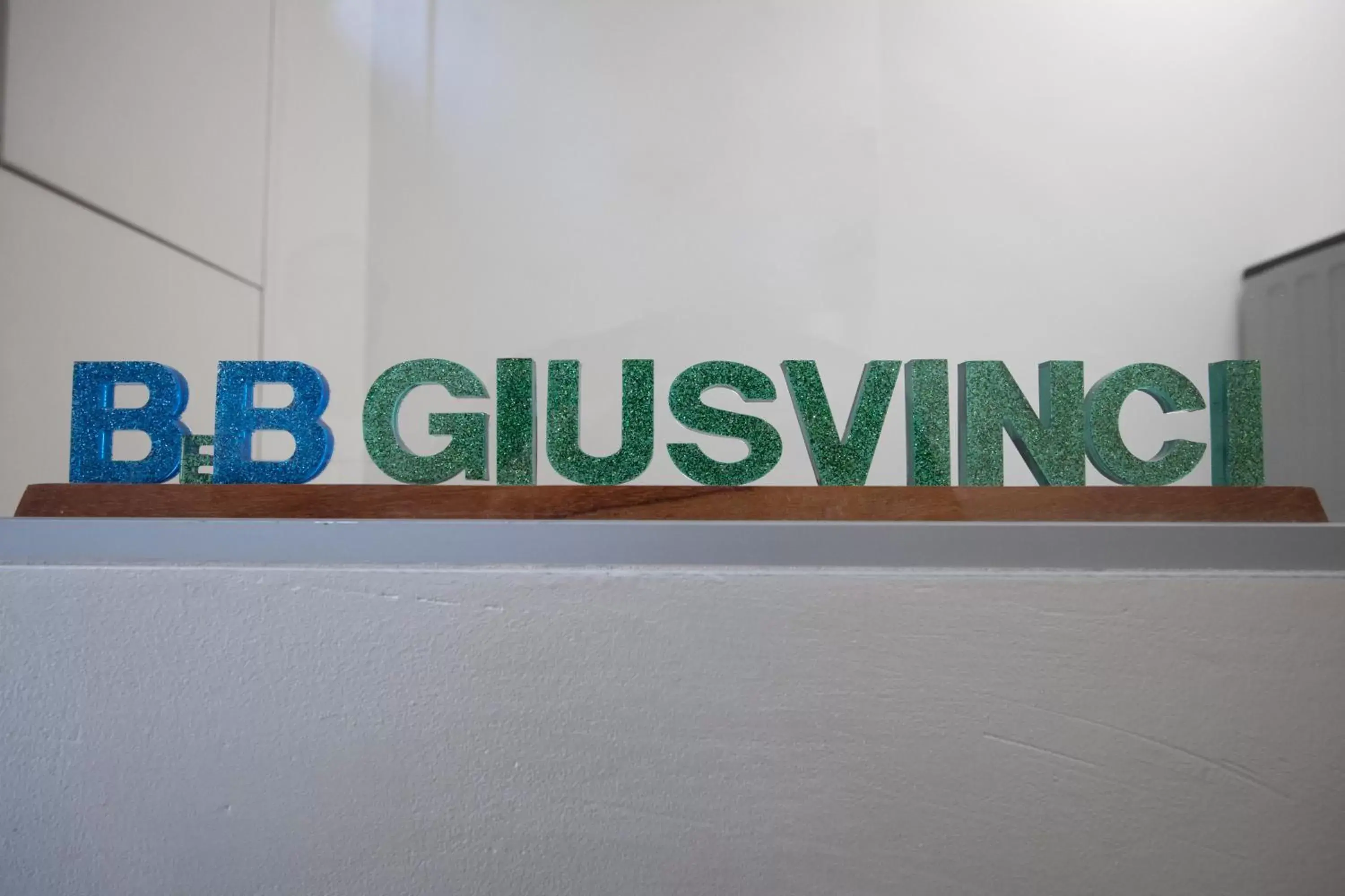 Property Logo/Sign in Giusvinci