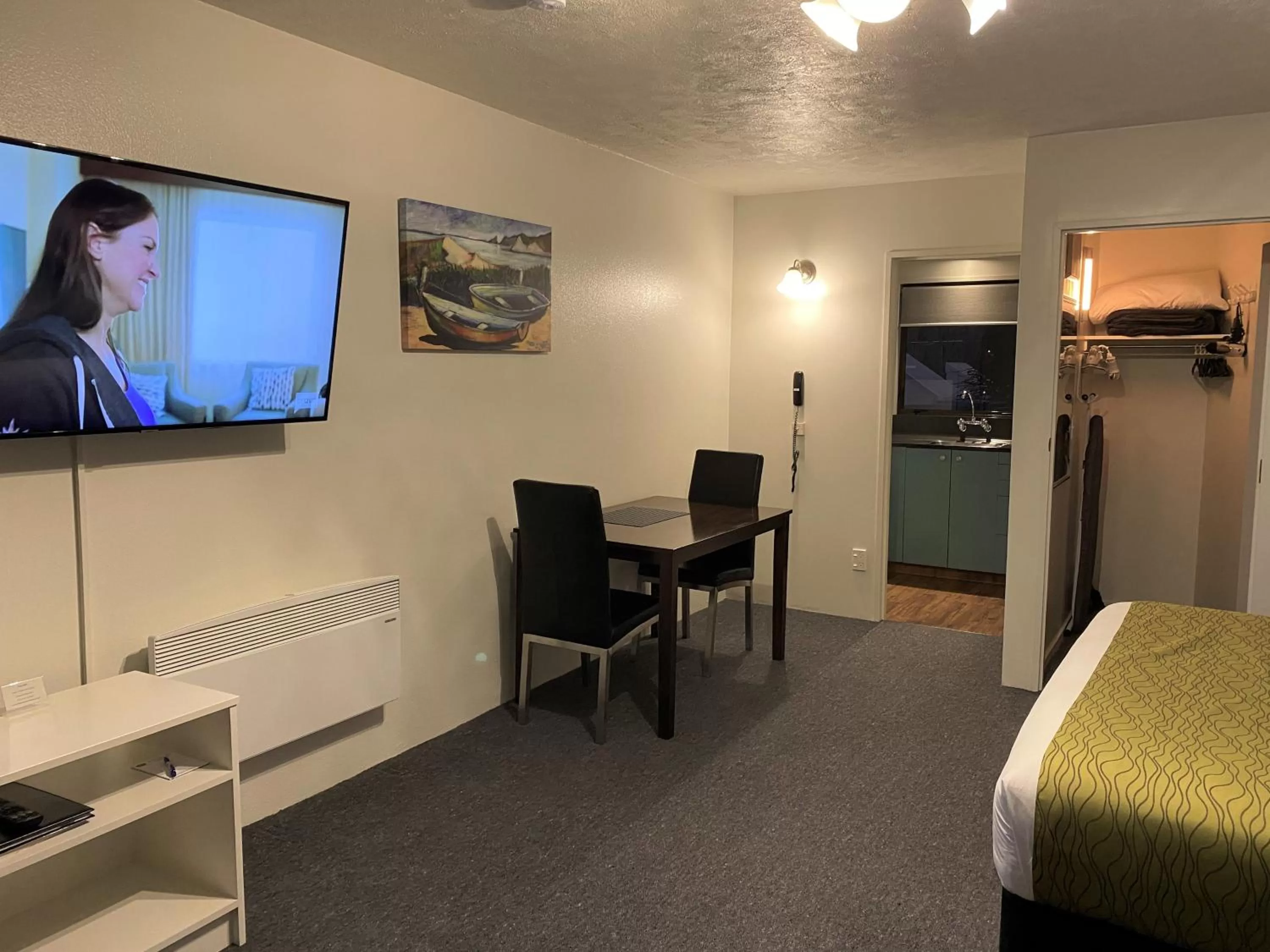 Bed in Townsman Motor Lodge