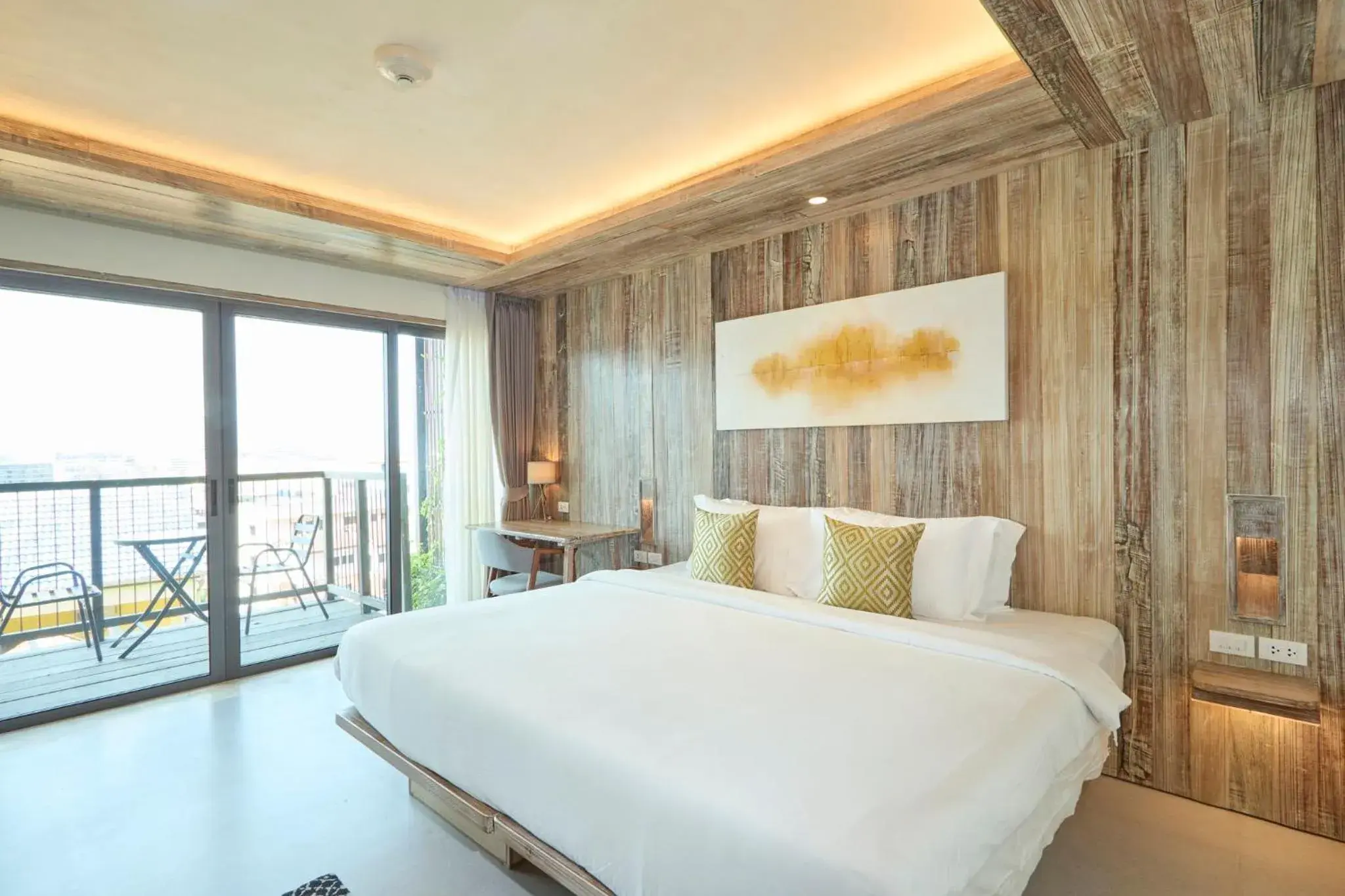 Photo of the whole room, Bed in Dinso Resort & Villas Phuket an IHG Hotel