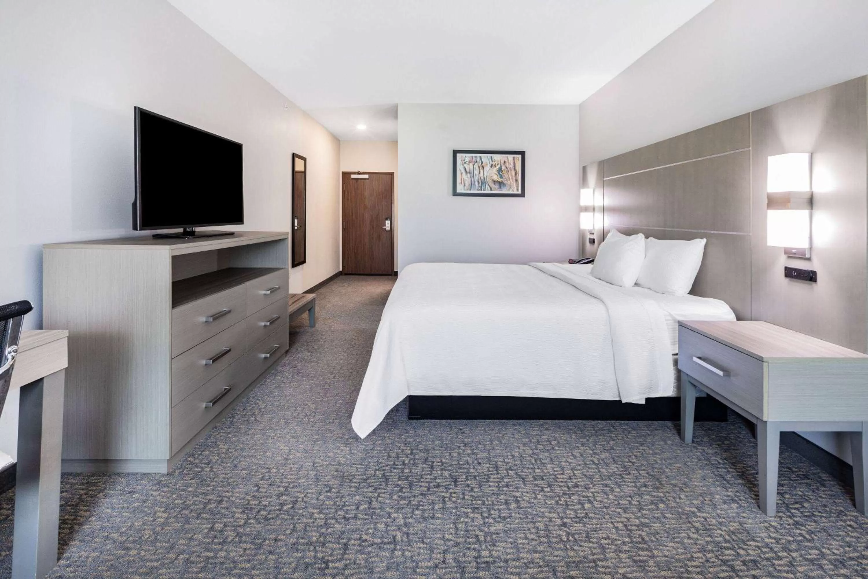 Photo of the whole room, Bed in La Quinta Inn & Suites by Wyndham Jackson-Cape Girardeau
