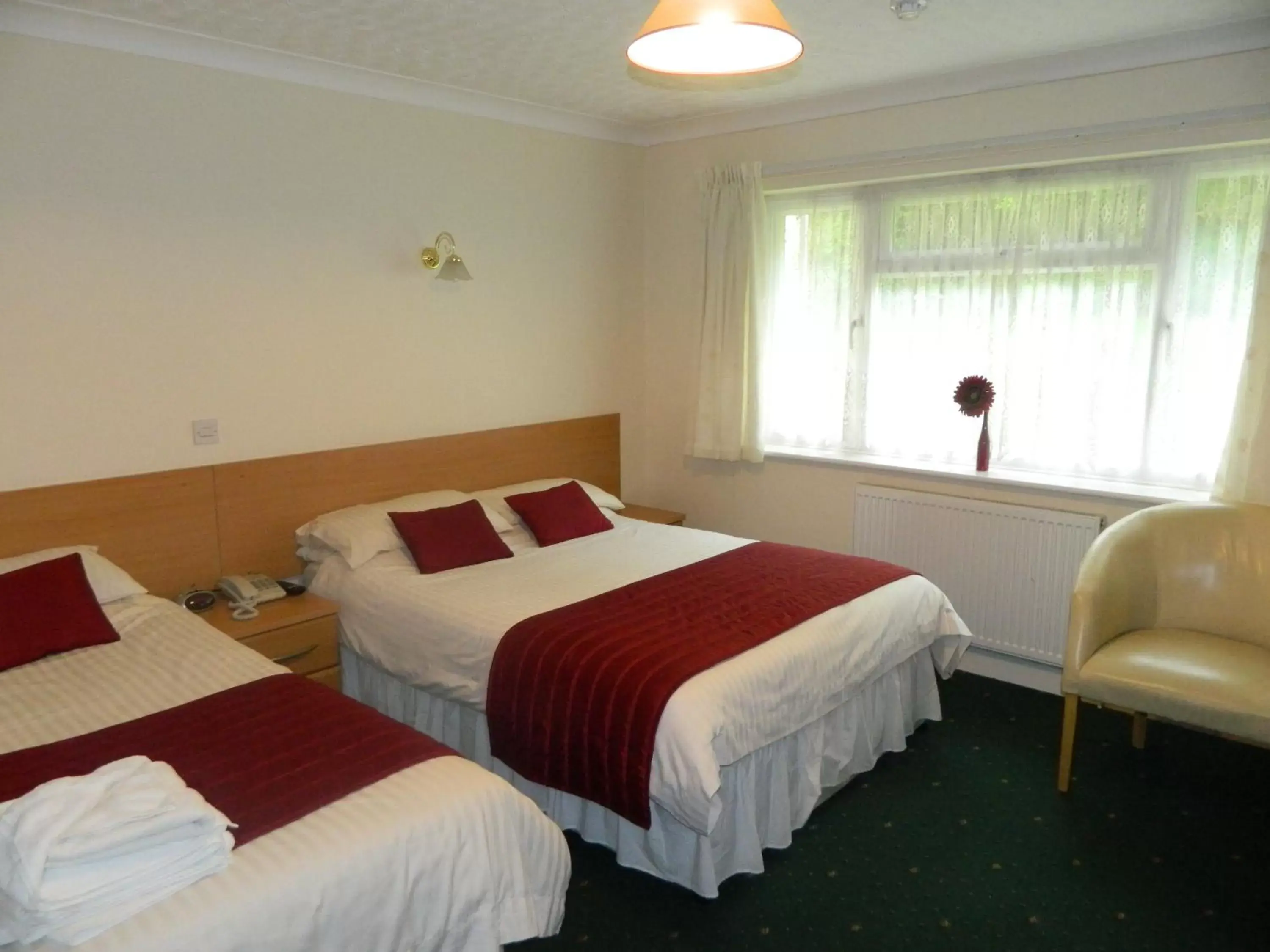 Photo of the whole room, Bed in The Cedars Hotel