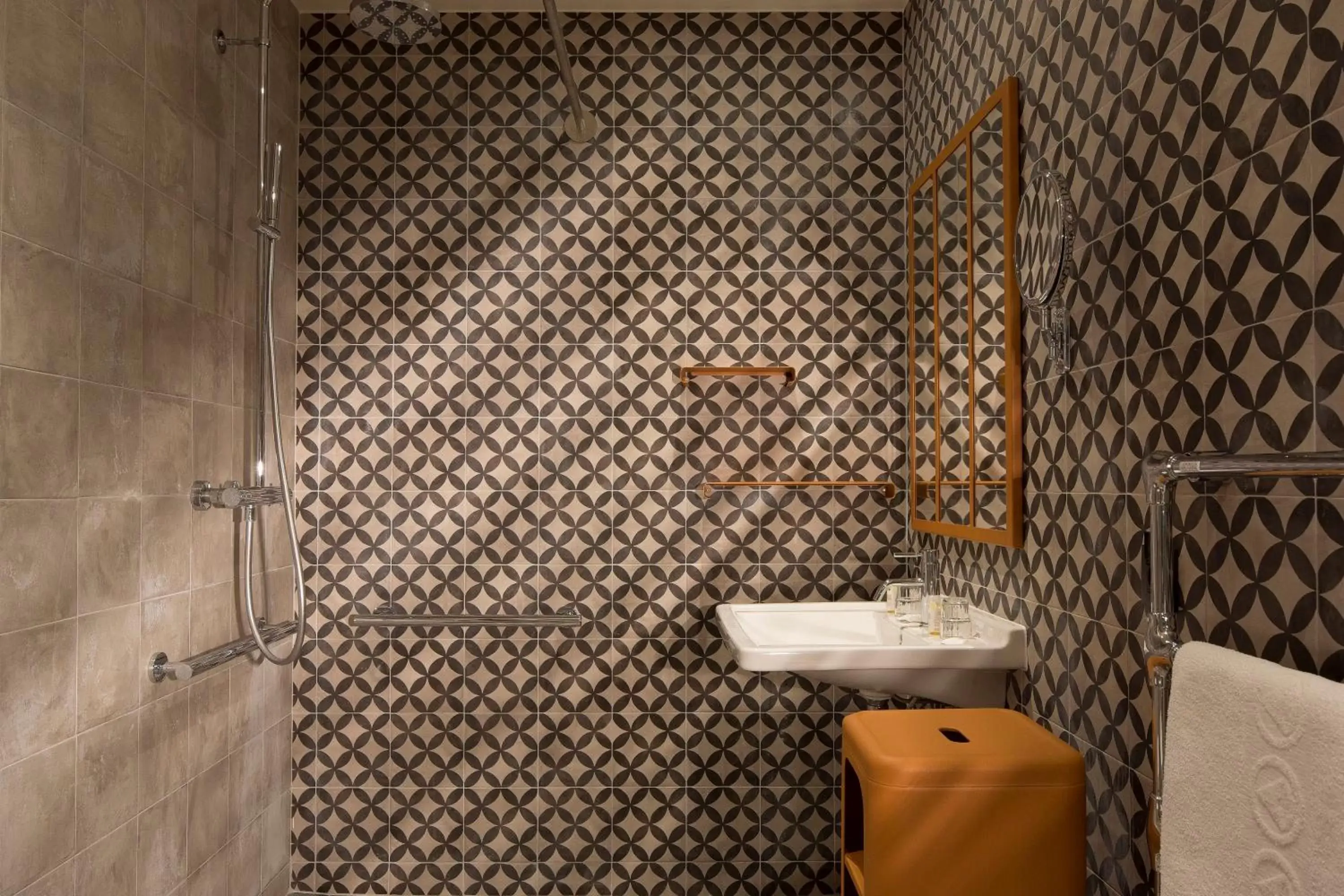 Shower, Bathroom in Hotel Espace Champerret
