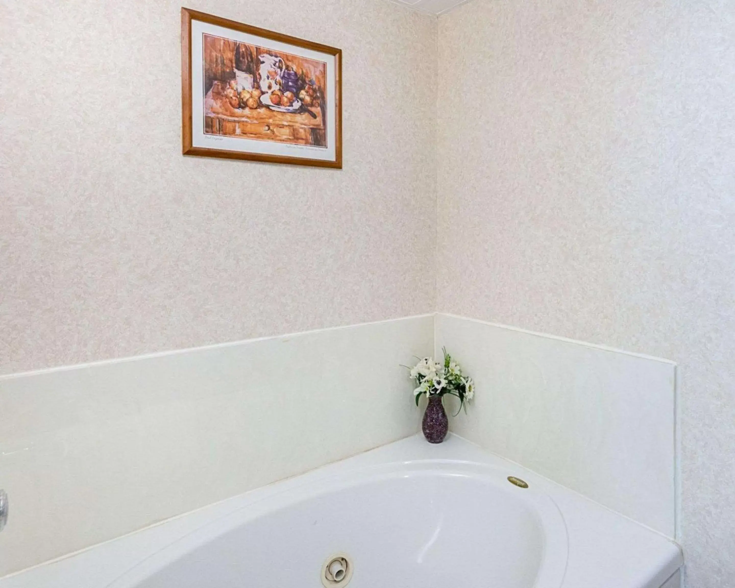 Photo of the whole room, Bathroom in Quality Inn & Suites - Gettysburg