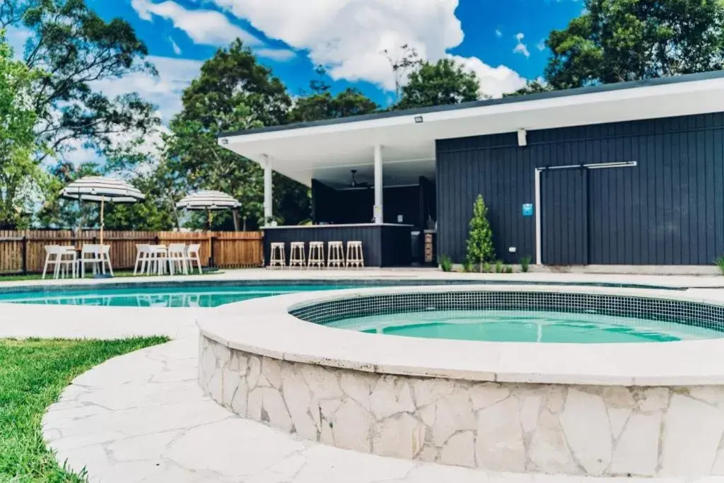 Lounge or bar, Swimming Pool in The Lodge Bellingen