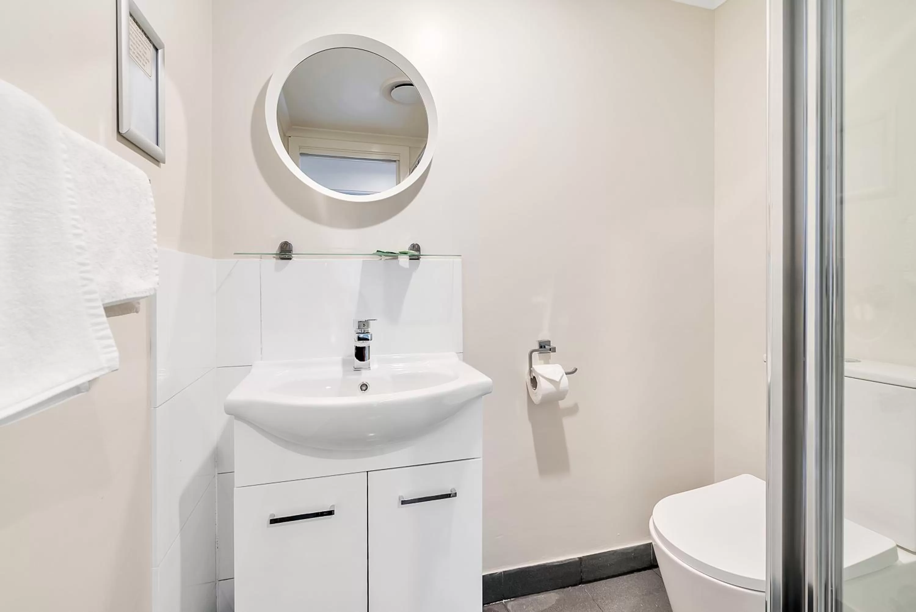 Toilet in Surf Beach Motel Port